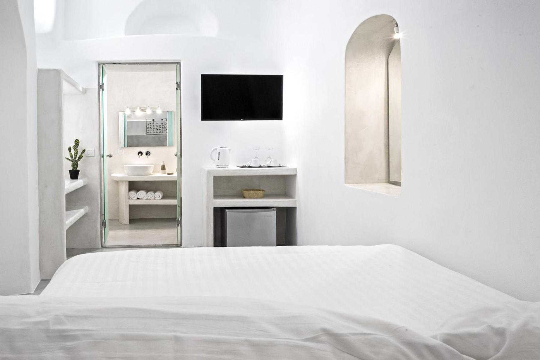 Cave Double Room with Shared Terrace