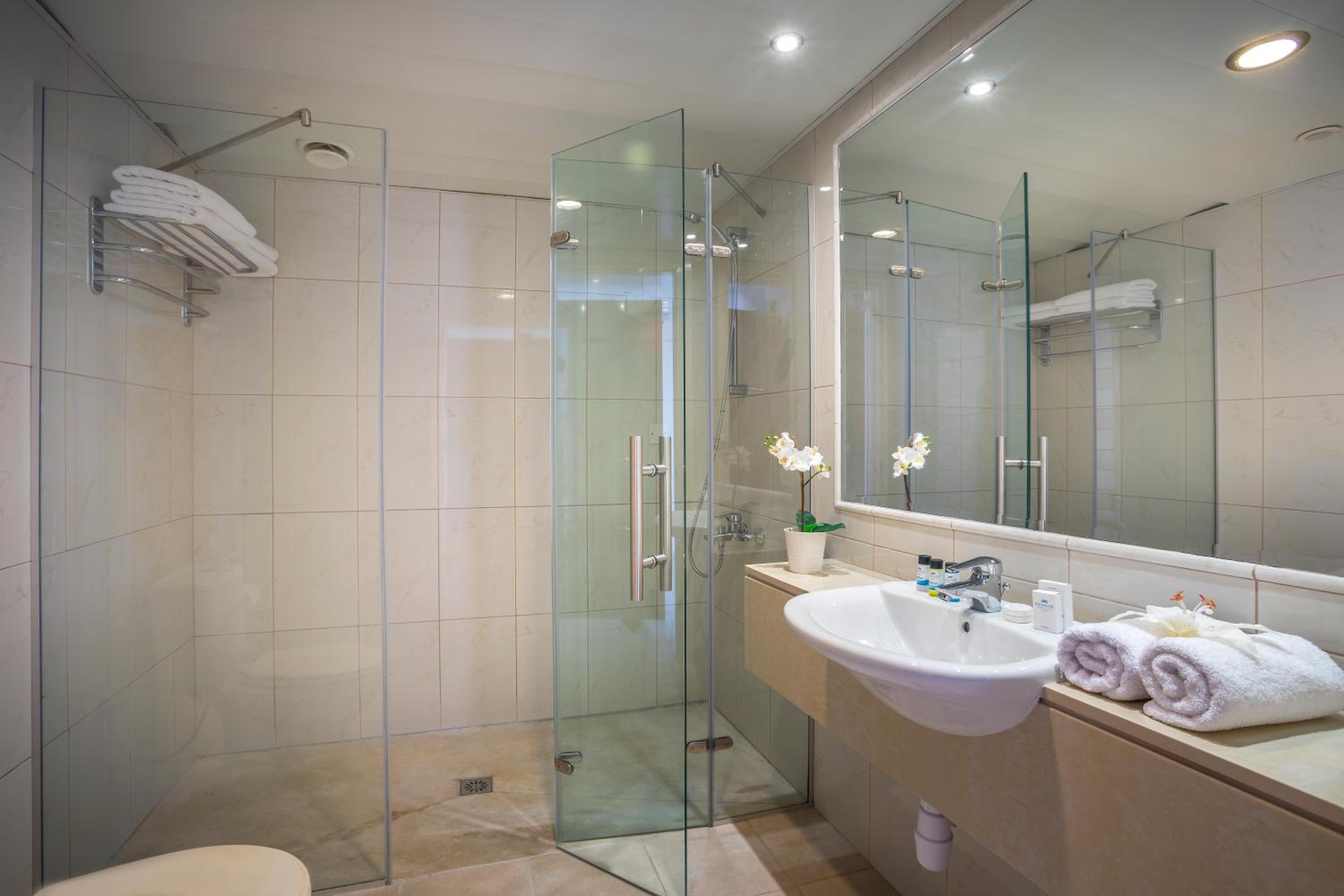 Deluxe Double Room with Sea View - Photo 3