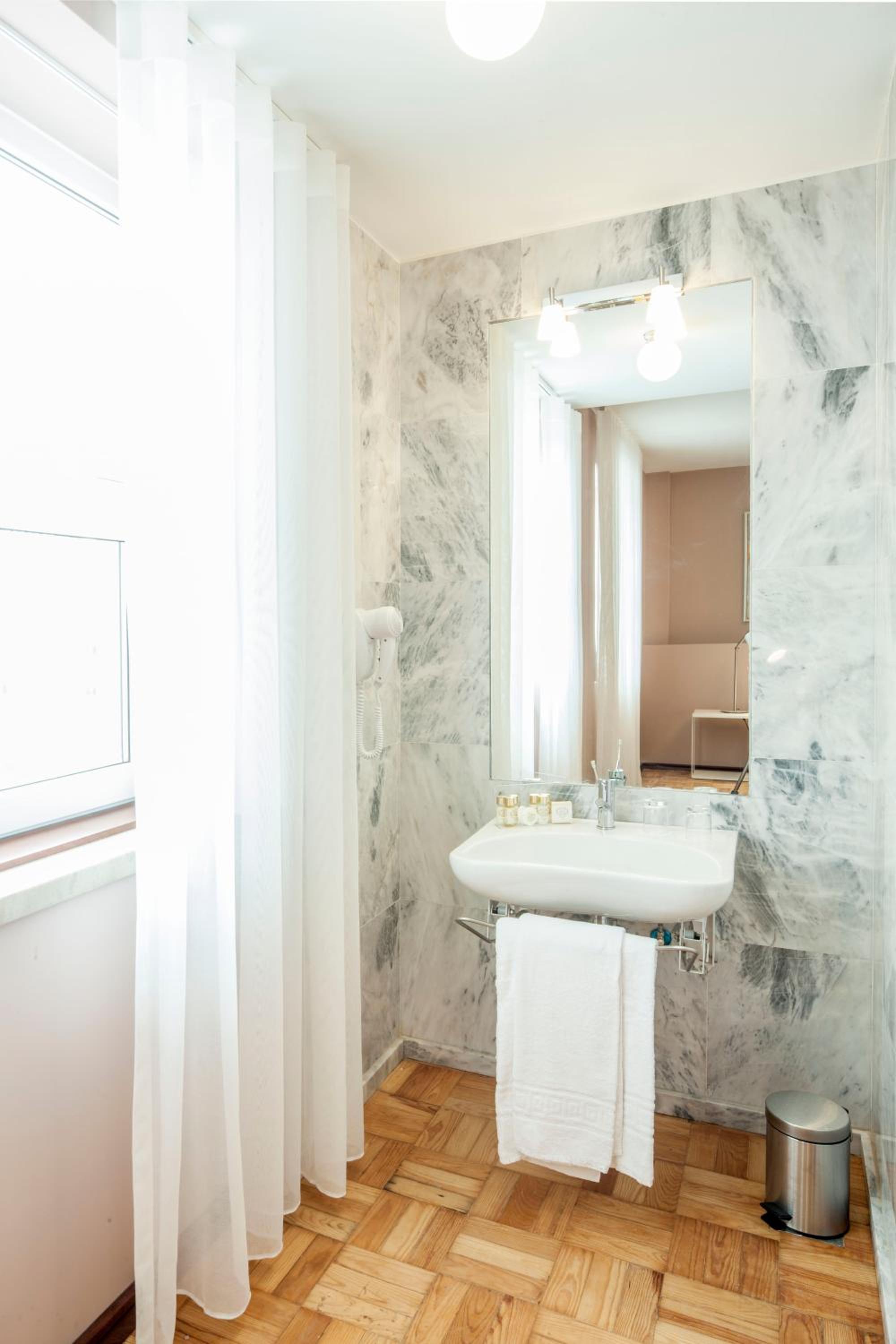 Superior Double Room - Photo 9