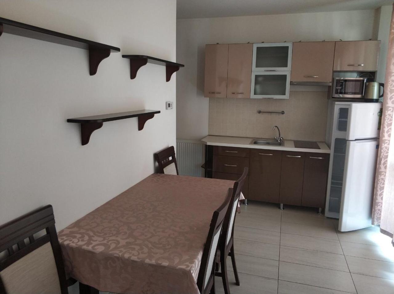 Apartment with Balcony photo 3