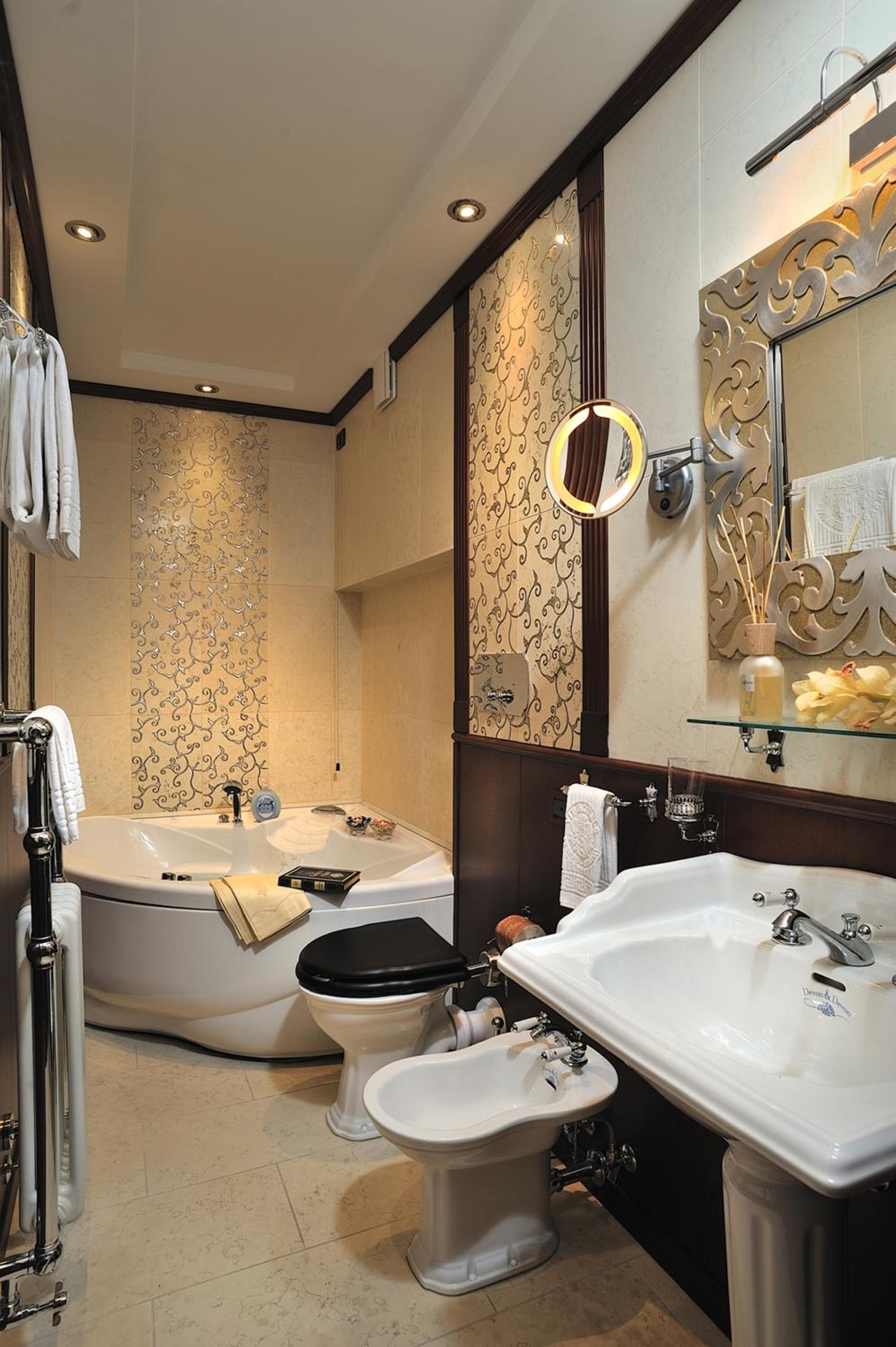 Deluxe Double Room - Photo 9