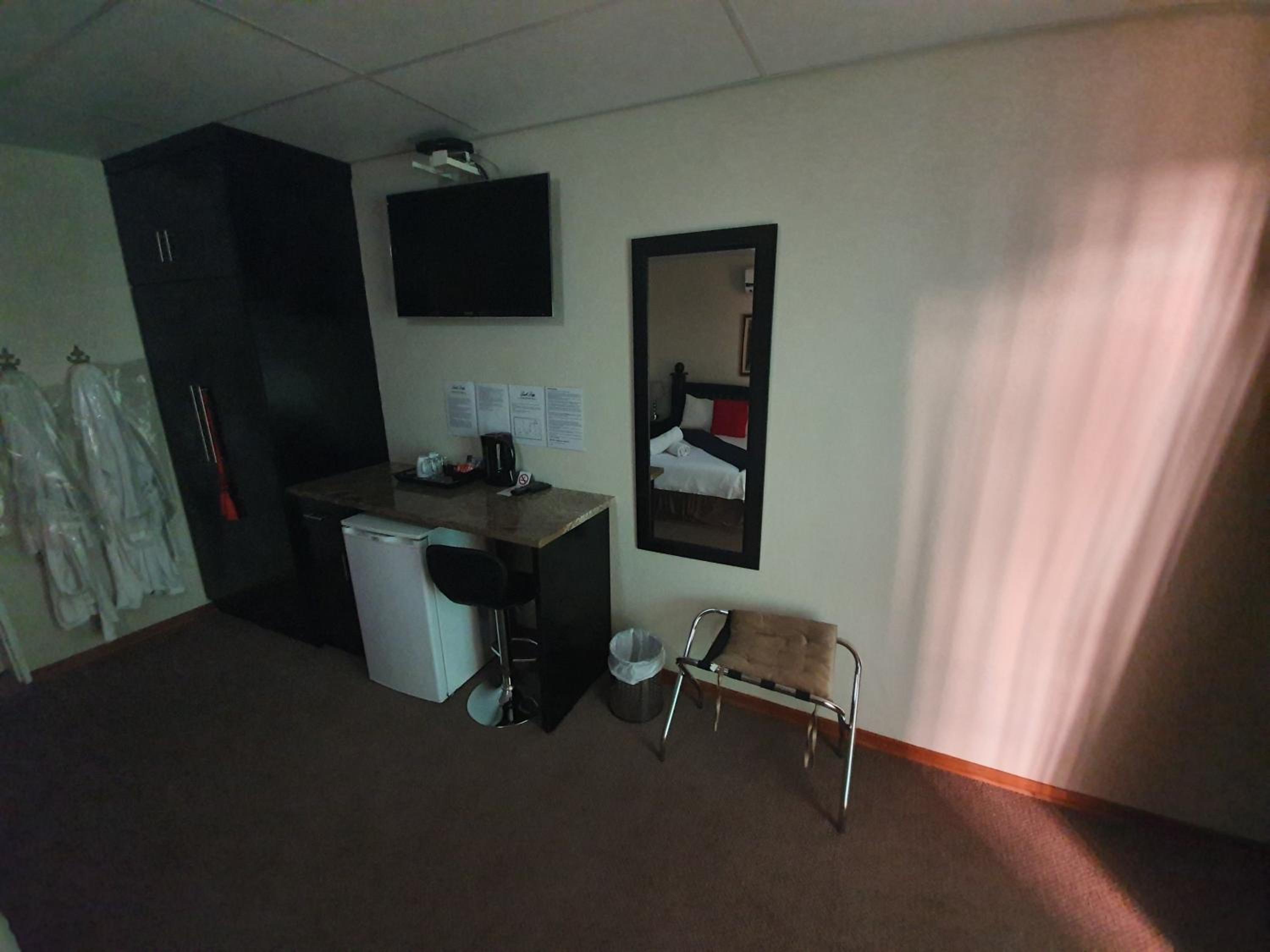 Family Room - Photo 3