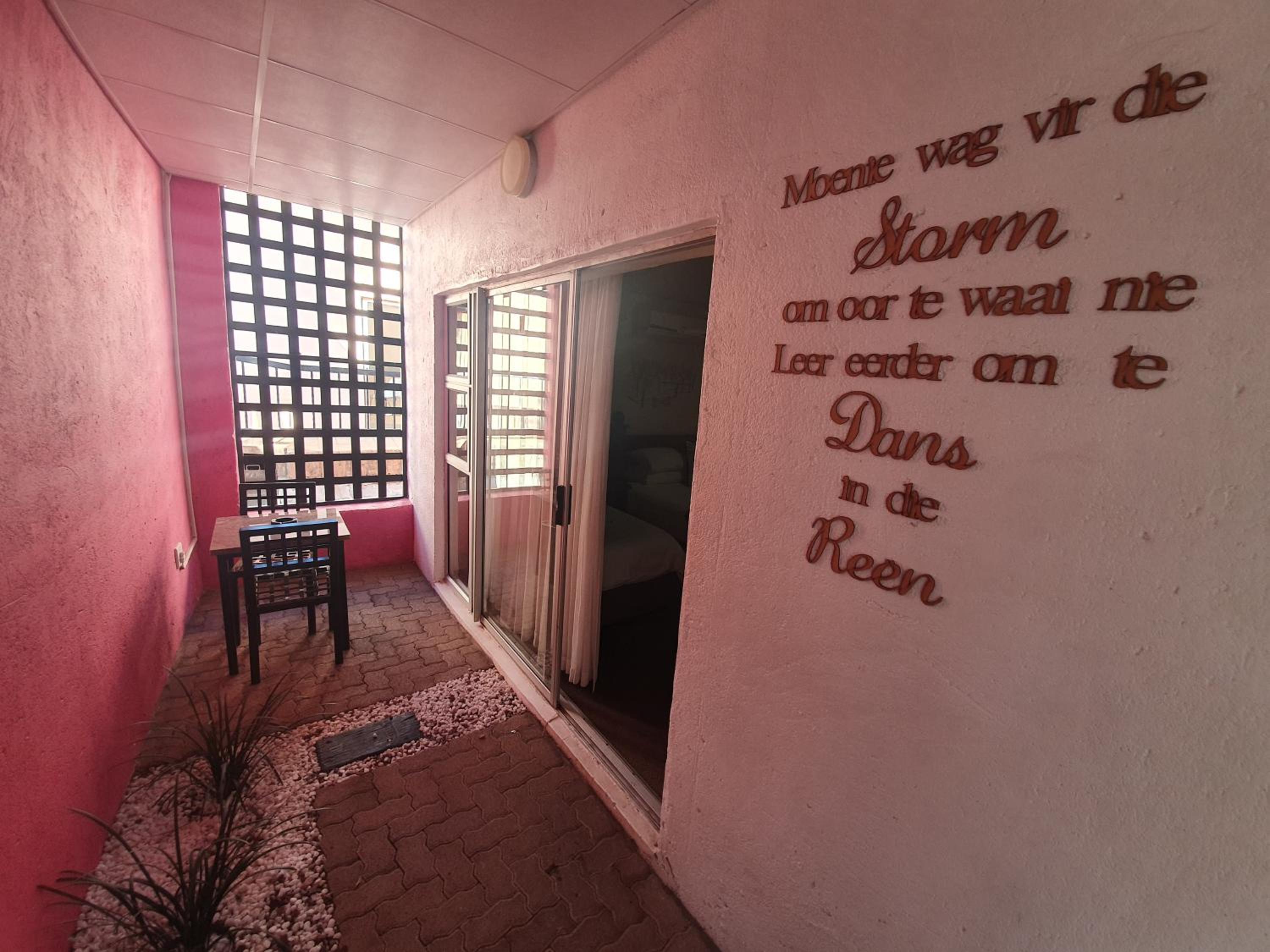 Family Room - Photo 10