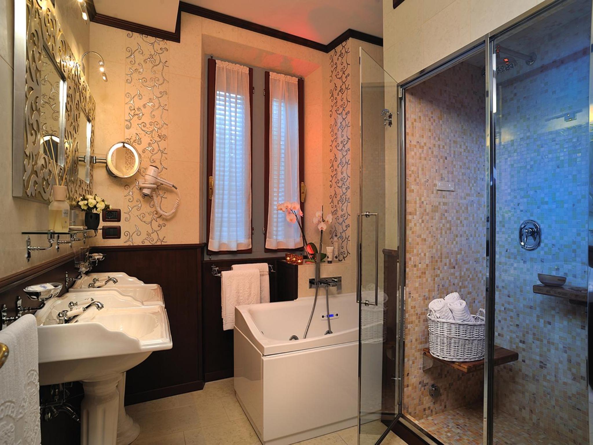 Suite - Photo 2