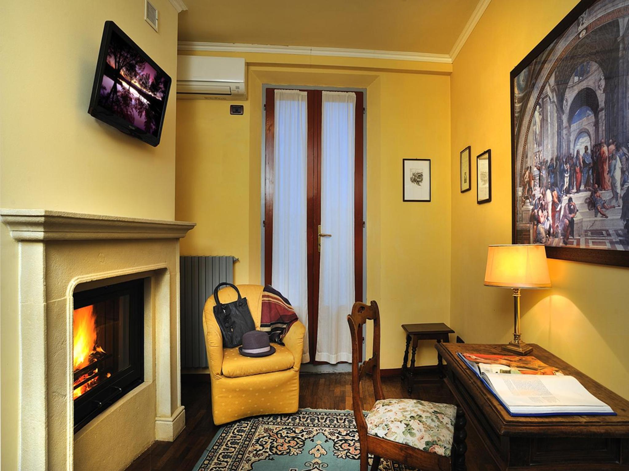 Suite - Photo 1