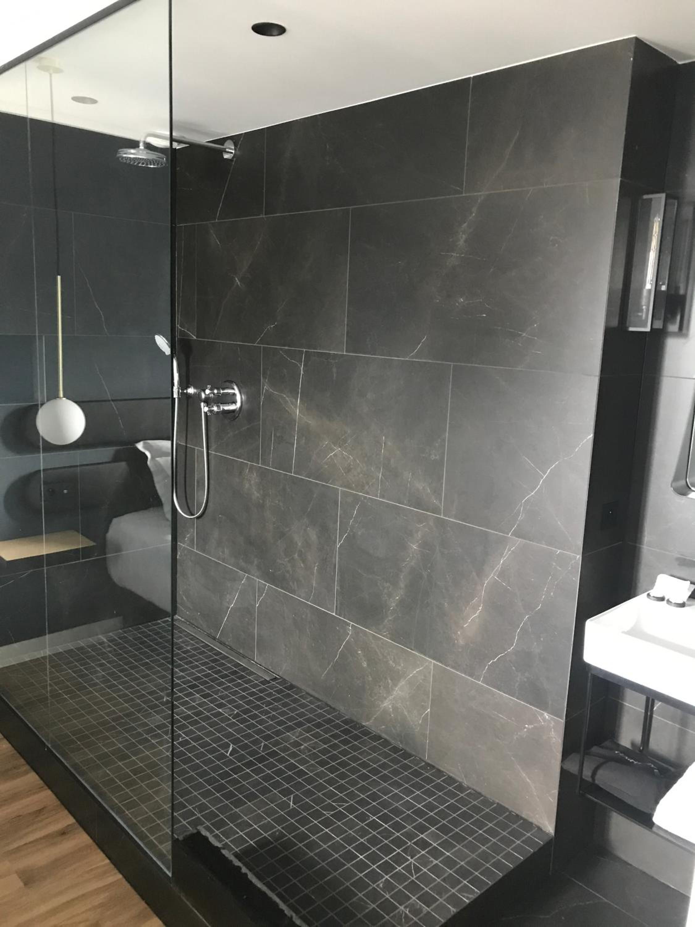 Suite 46 photo 2