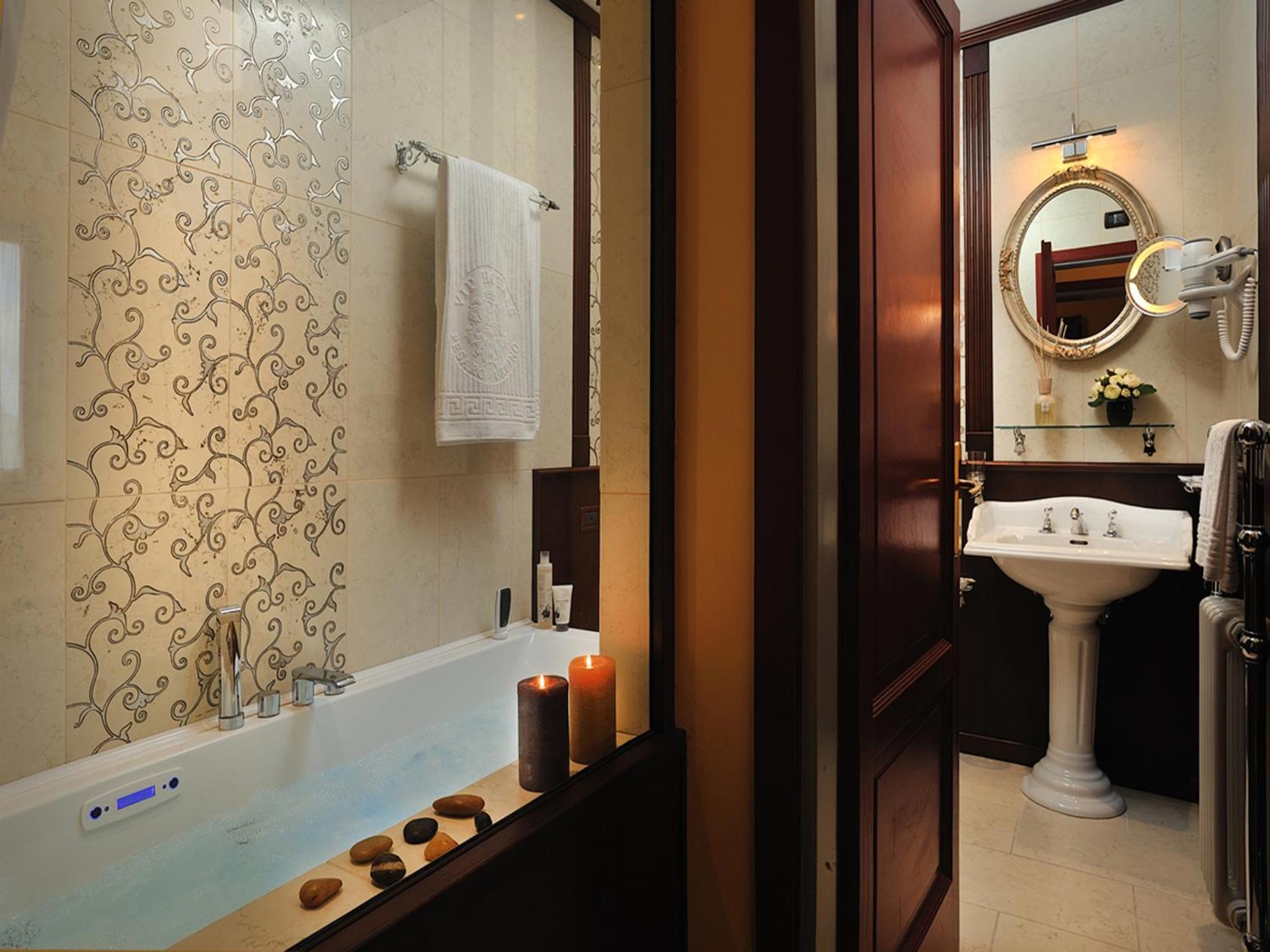 Deluxe Double Room - Photo 10