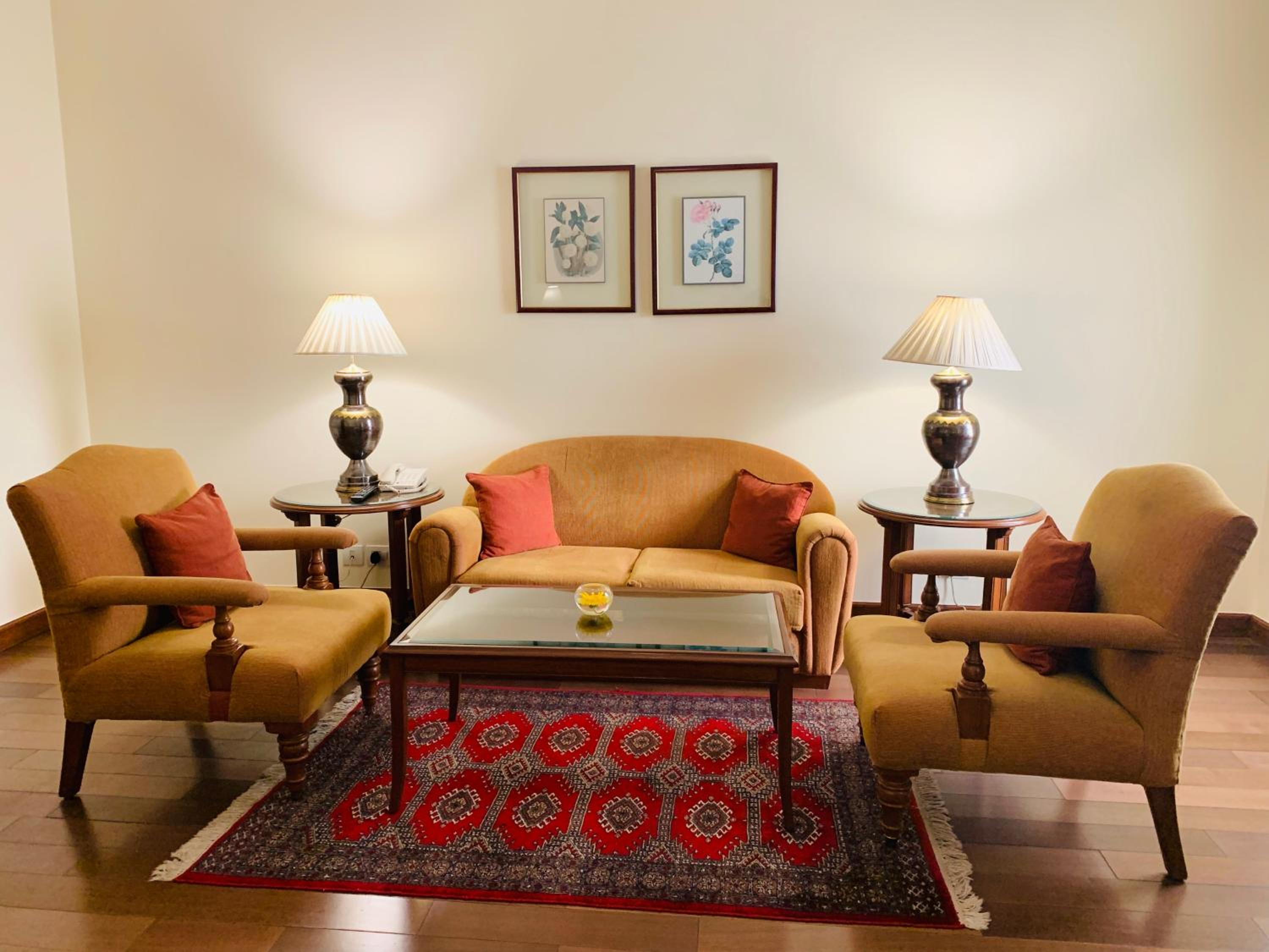 Deluxe Suite with Living Room - Photo 2
