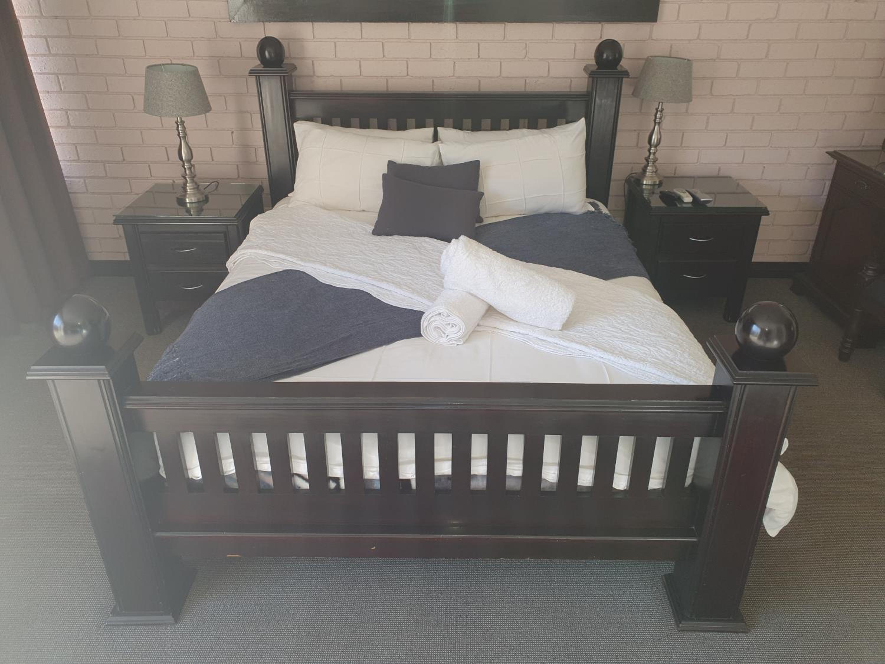 Executive Suite - Photo 12