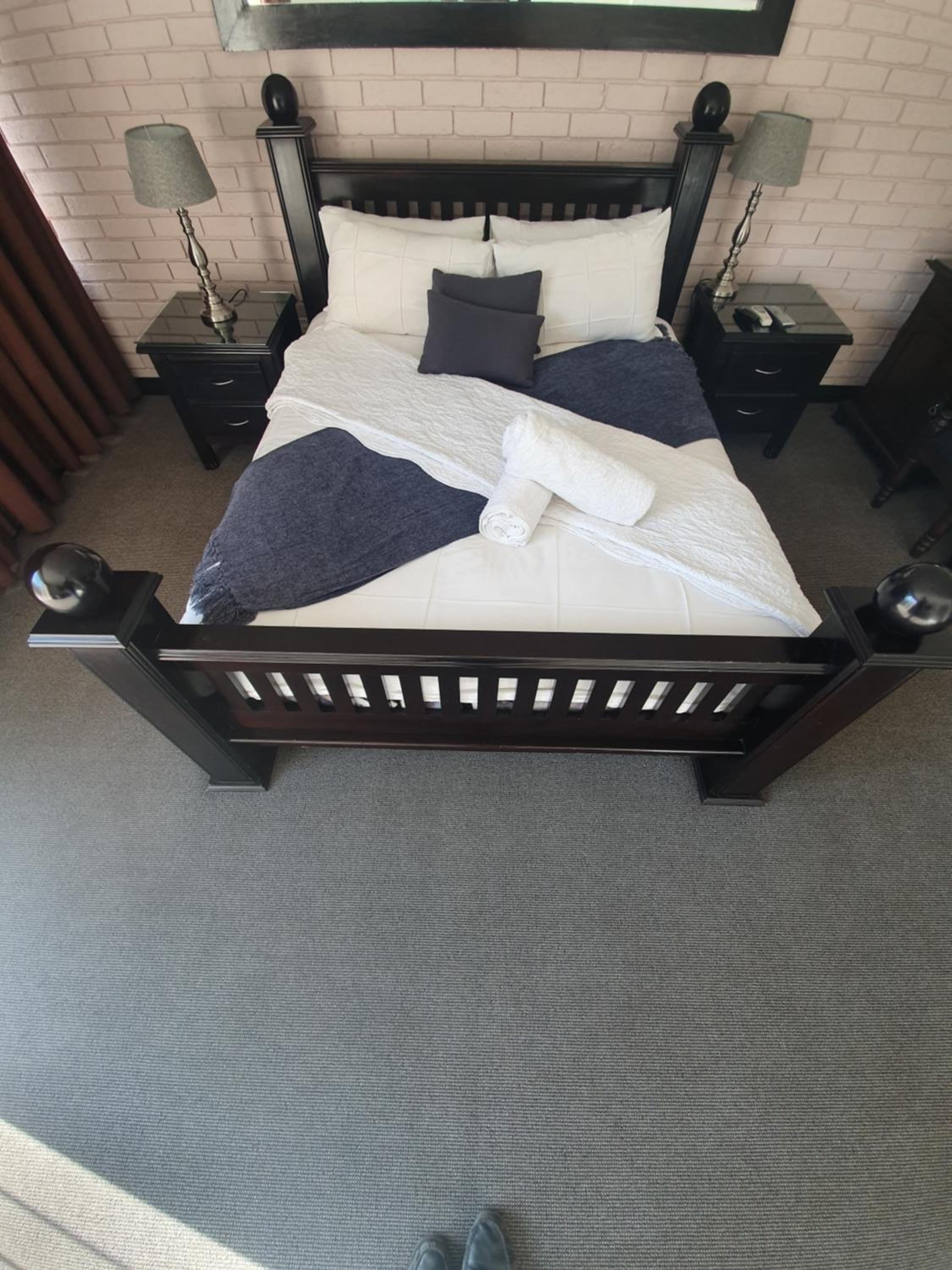 Executive Suite - Photo 13