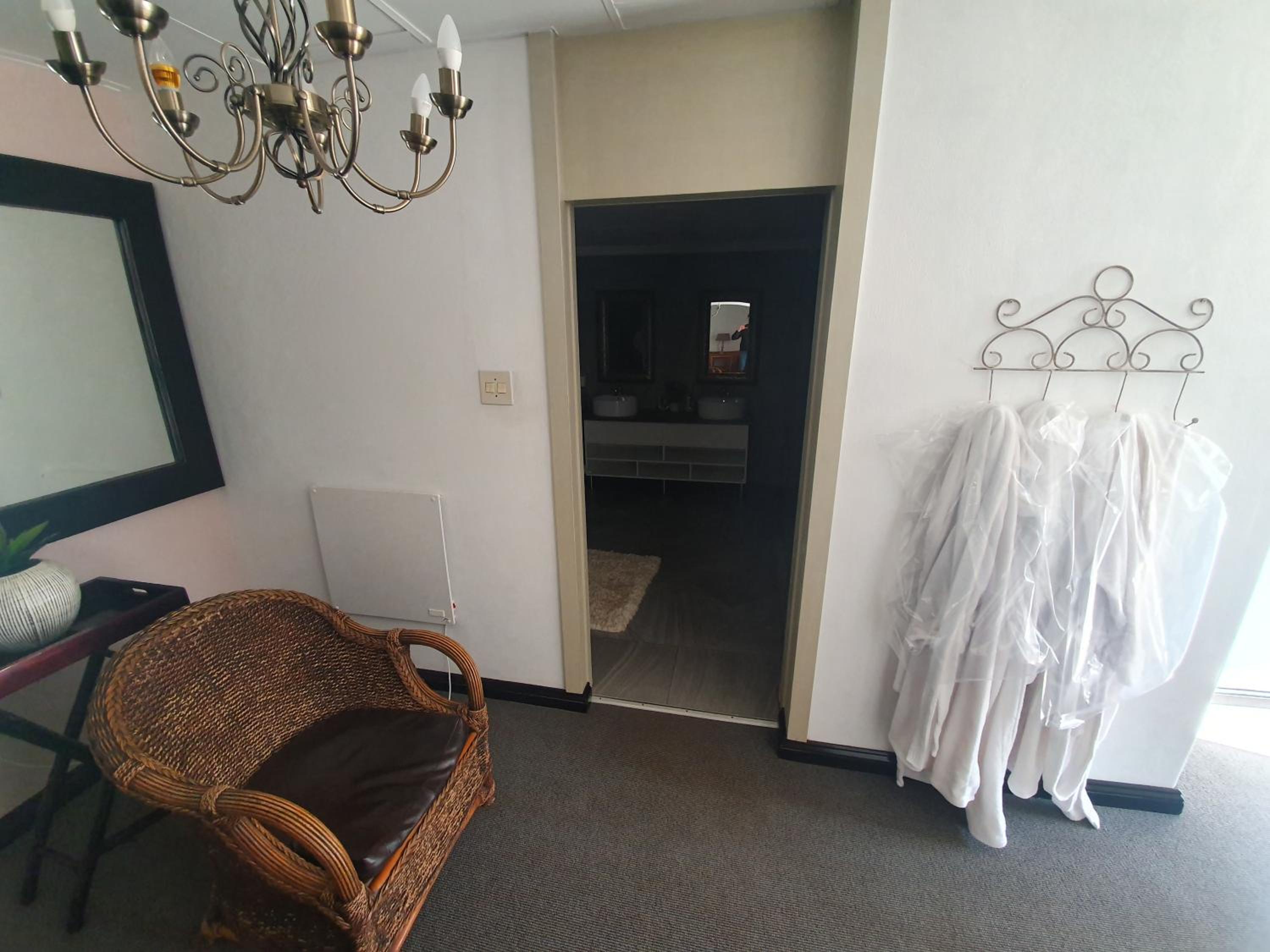 Executive Suite - Photo 1
