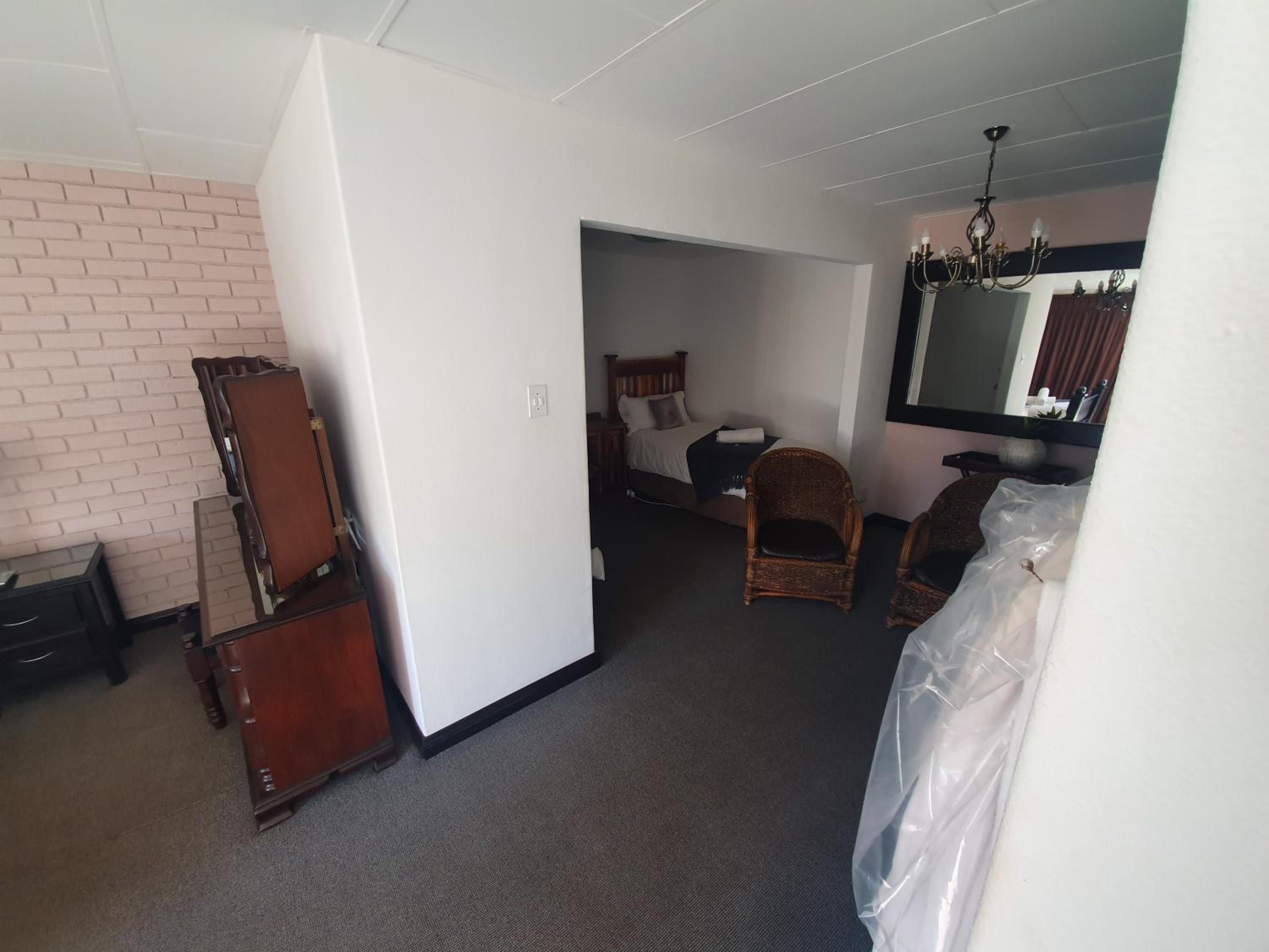 Executive Suite - Photo 4