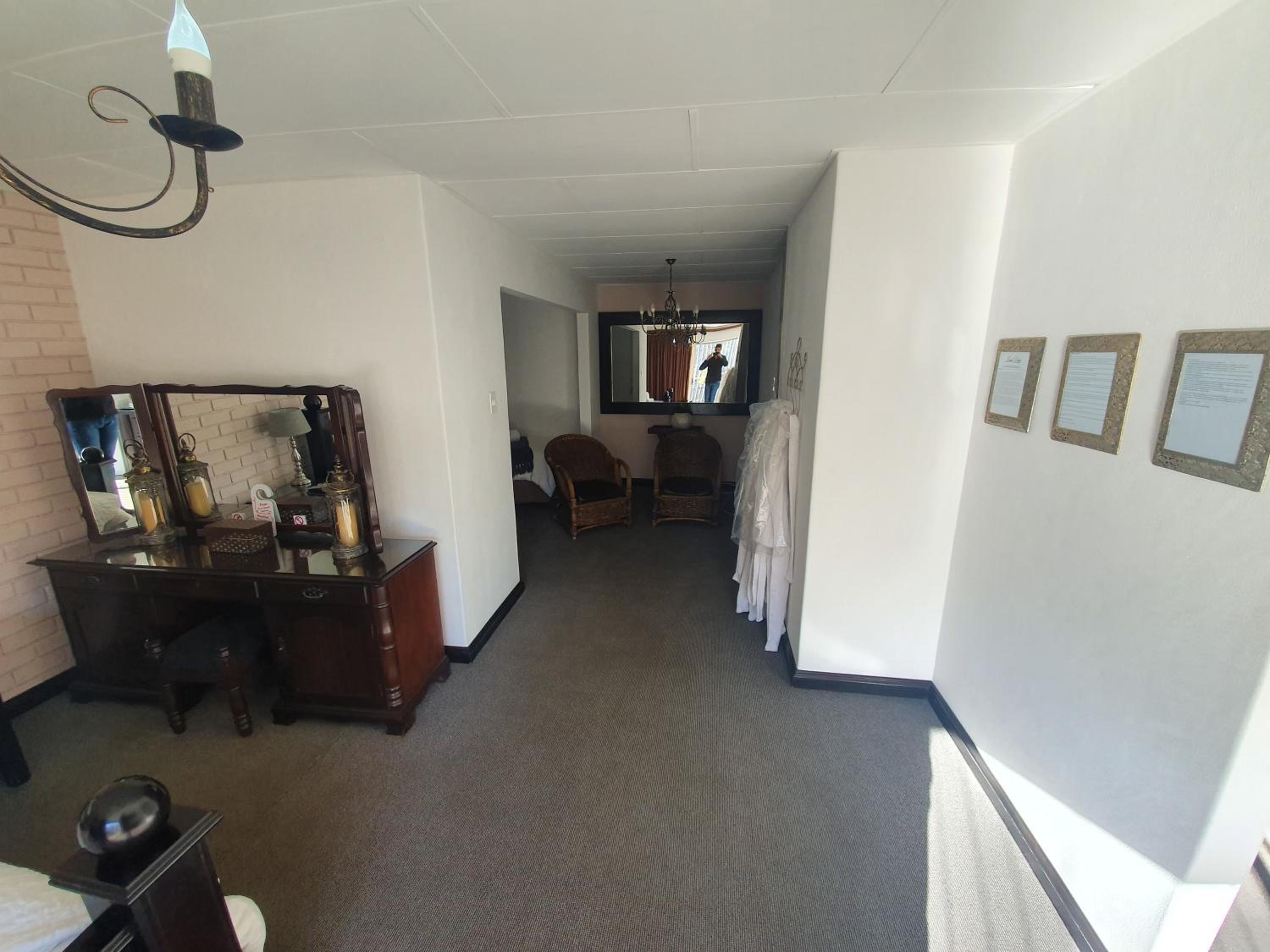 Executive Suite - Photo 2