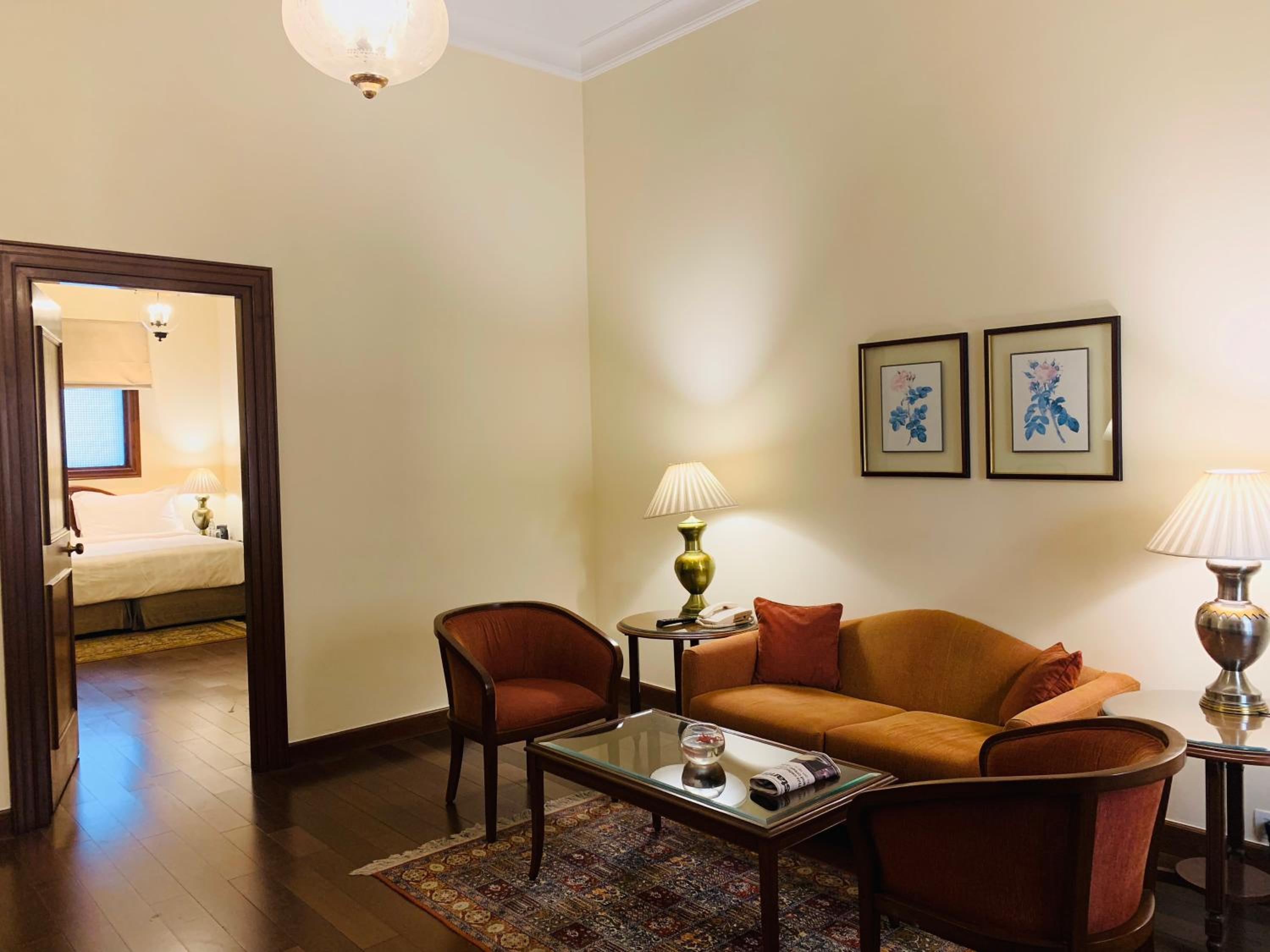 Deluxe Suite with Living Room - Photo 5