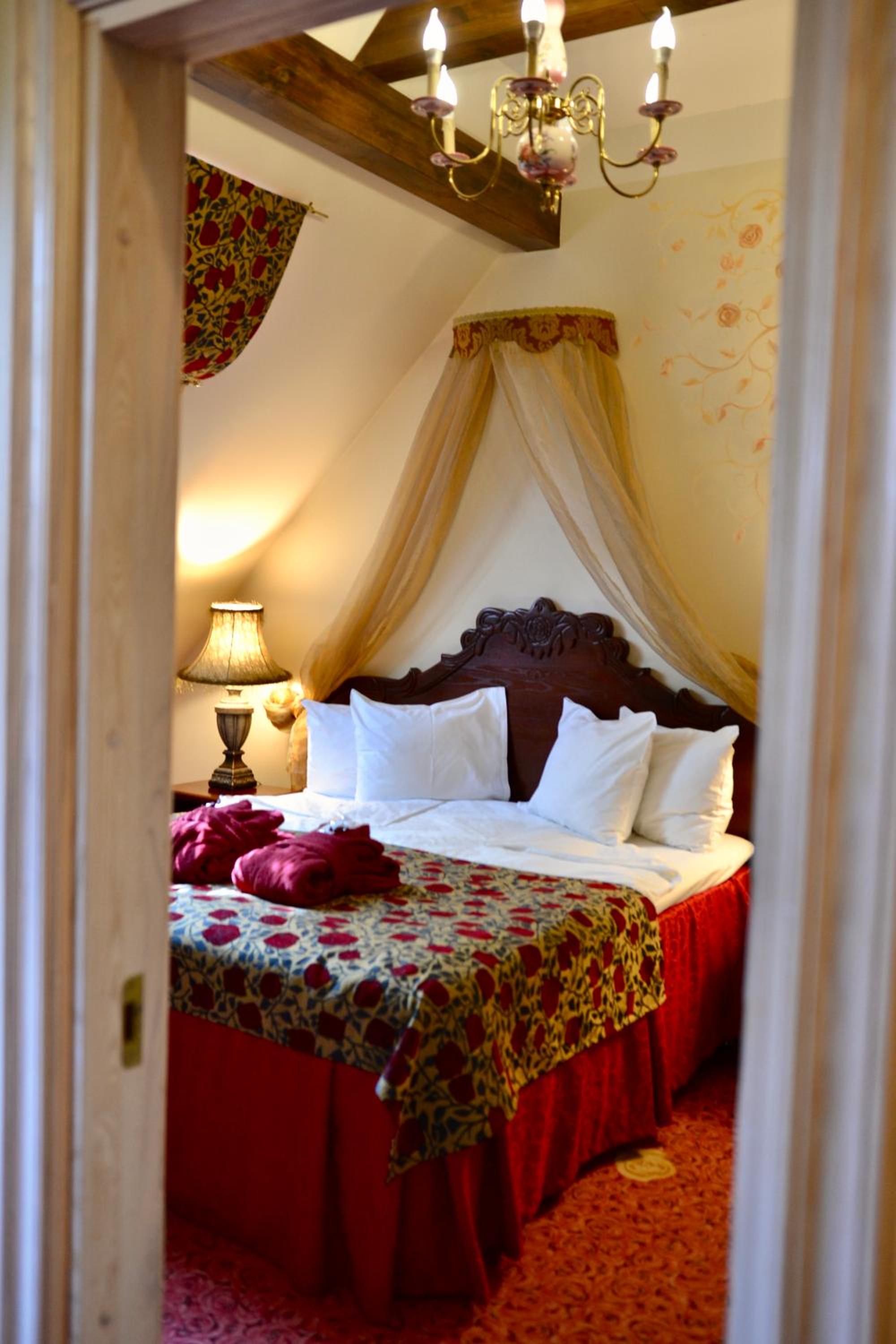 Suite with Fireplace and Spa Access - Photo 2