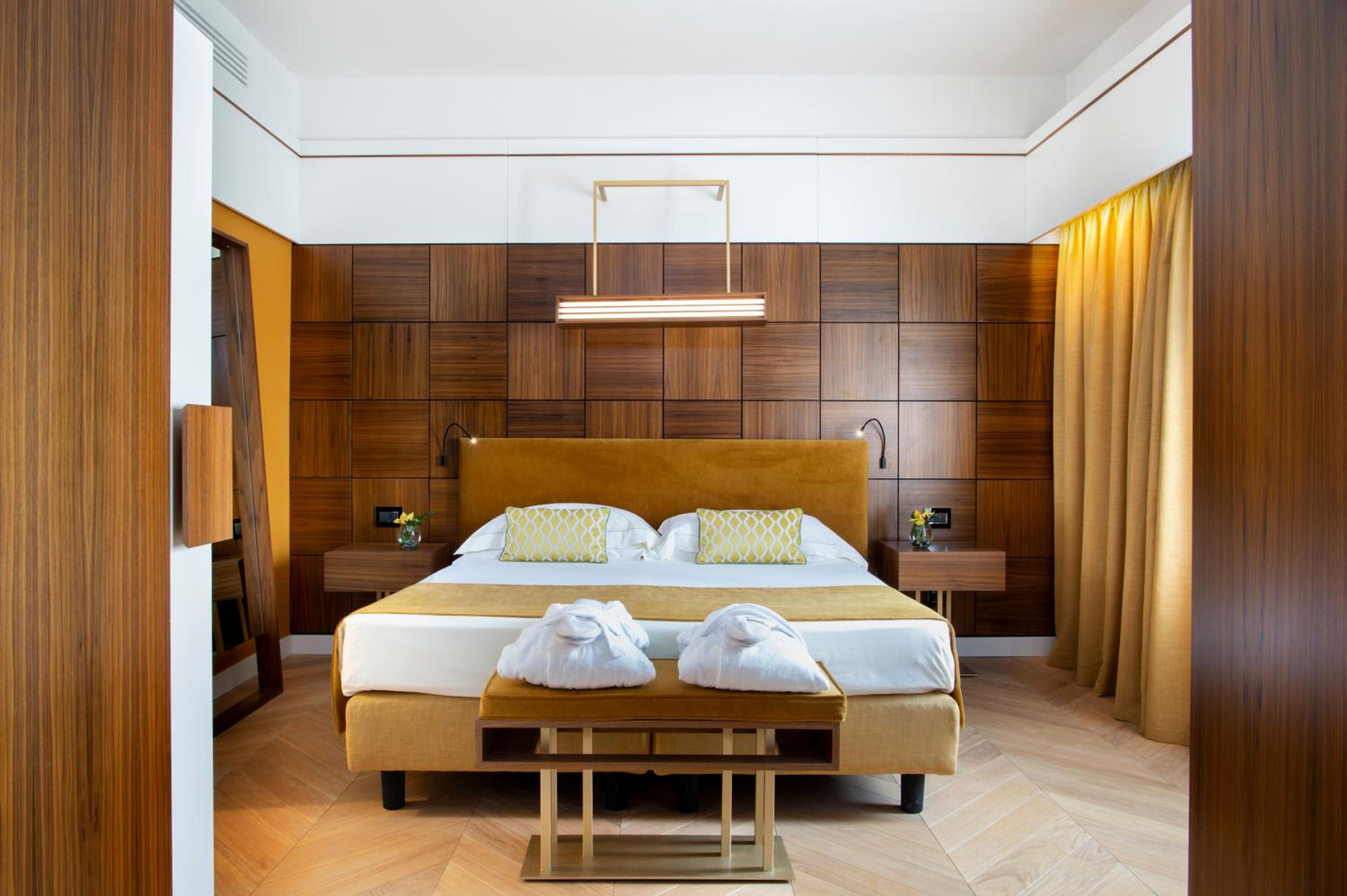 One-Bedroom Suite - Photo 5