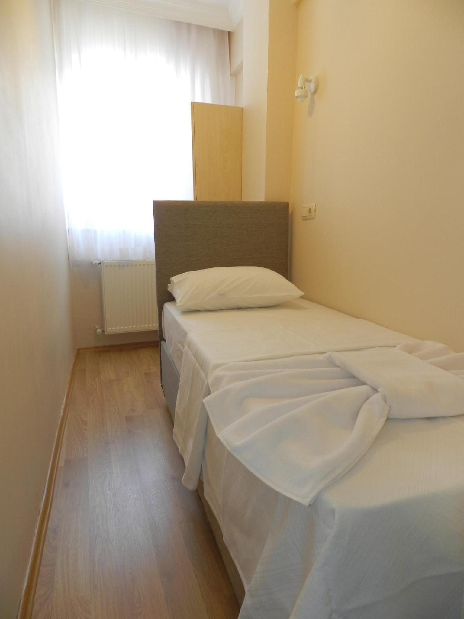 Apartment (3 Adults) photo 3