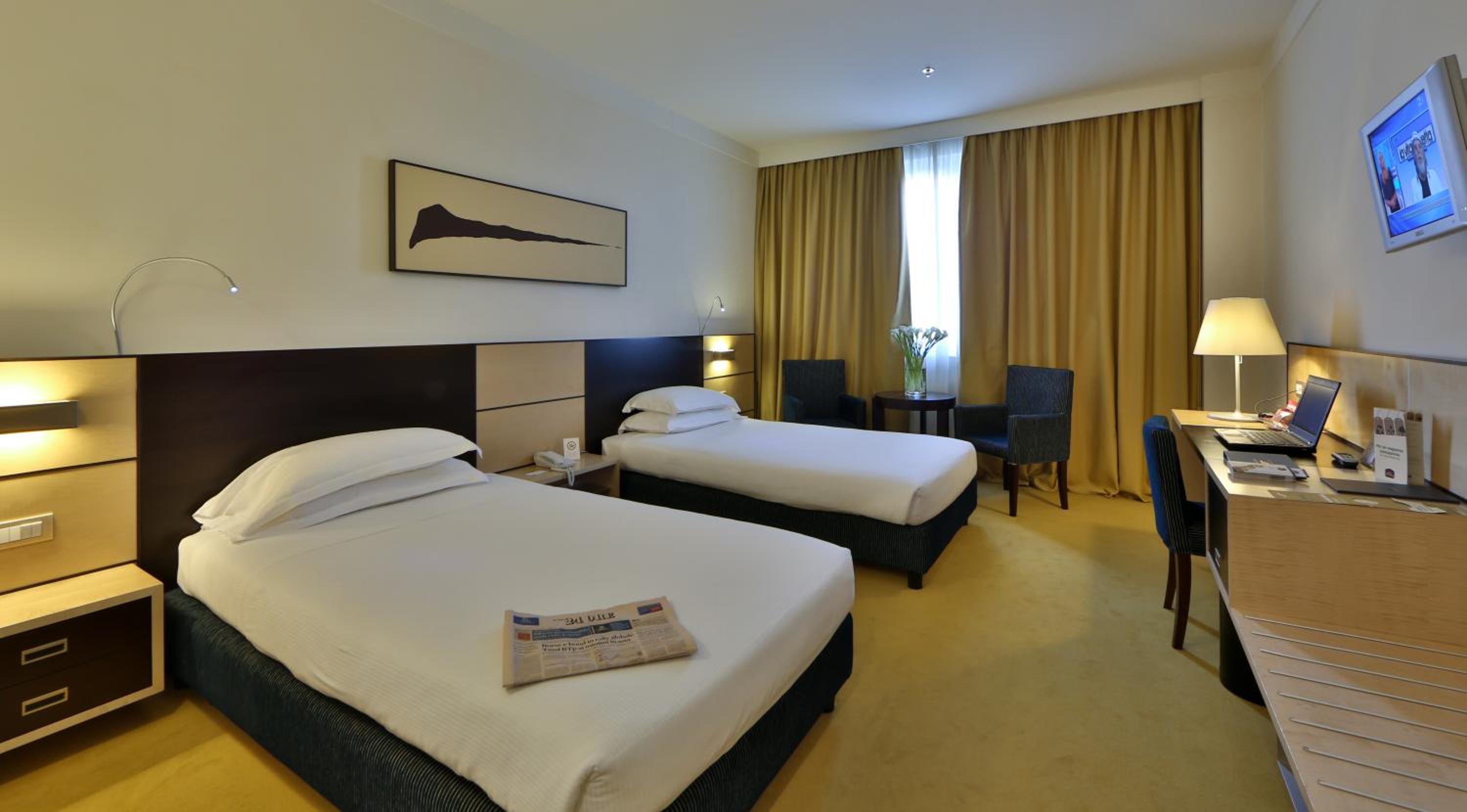 Standard Twin Room - Photo 1
