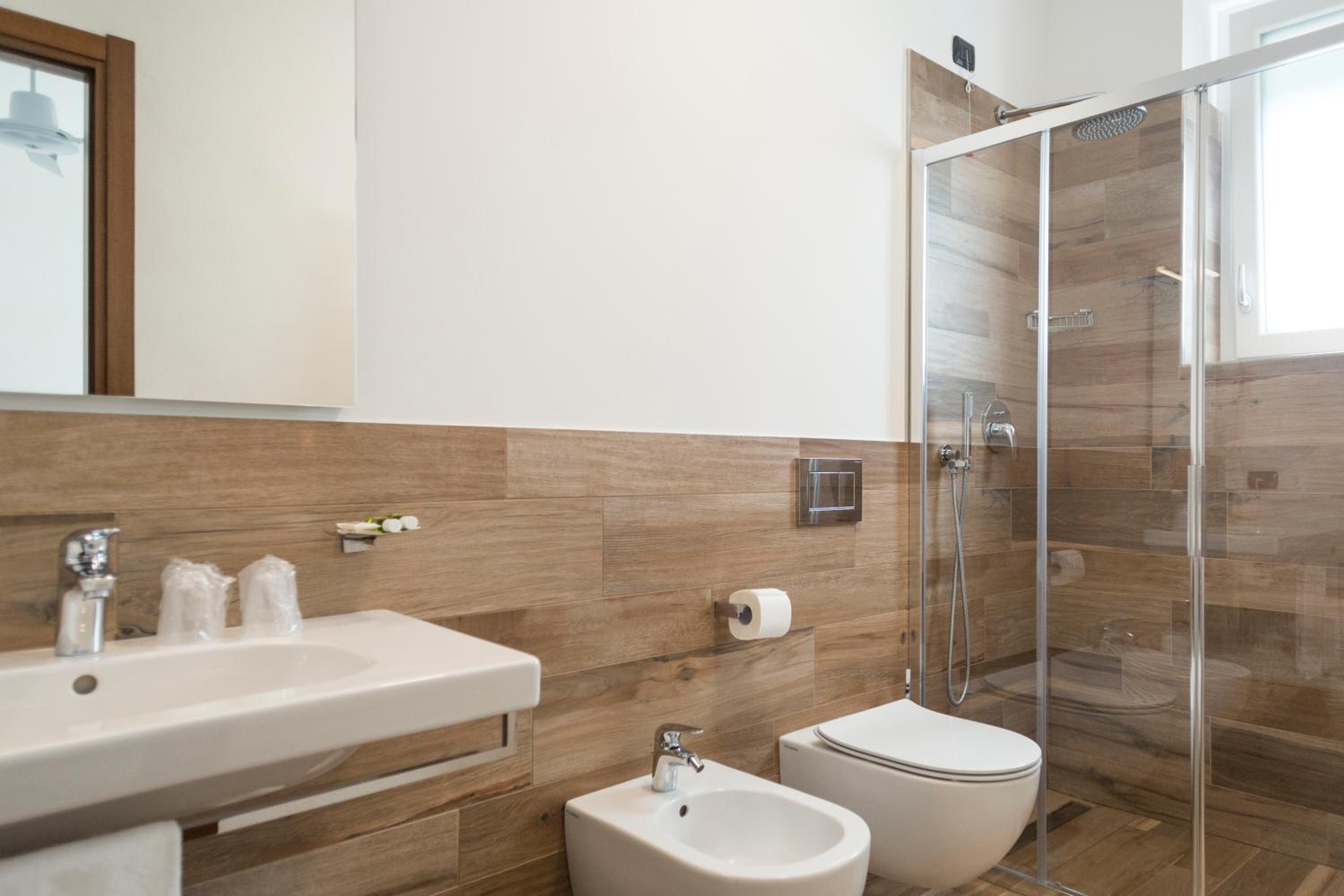 Double or Twin Room - Photo 5