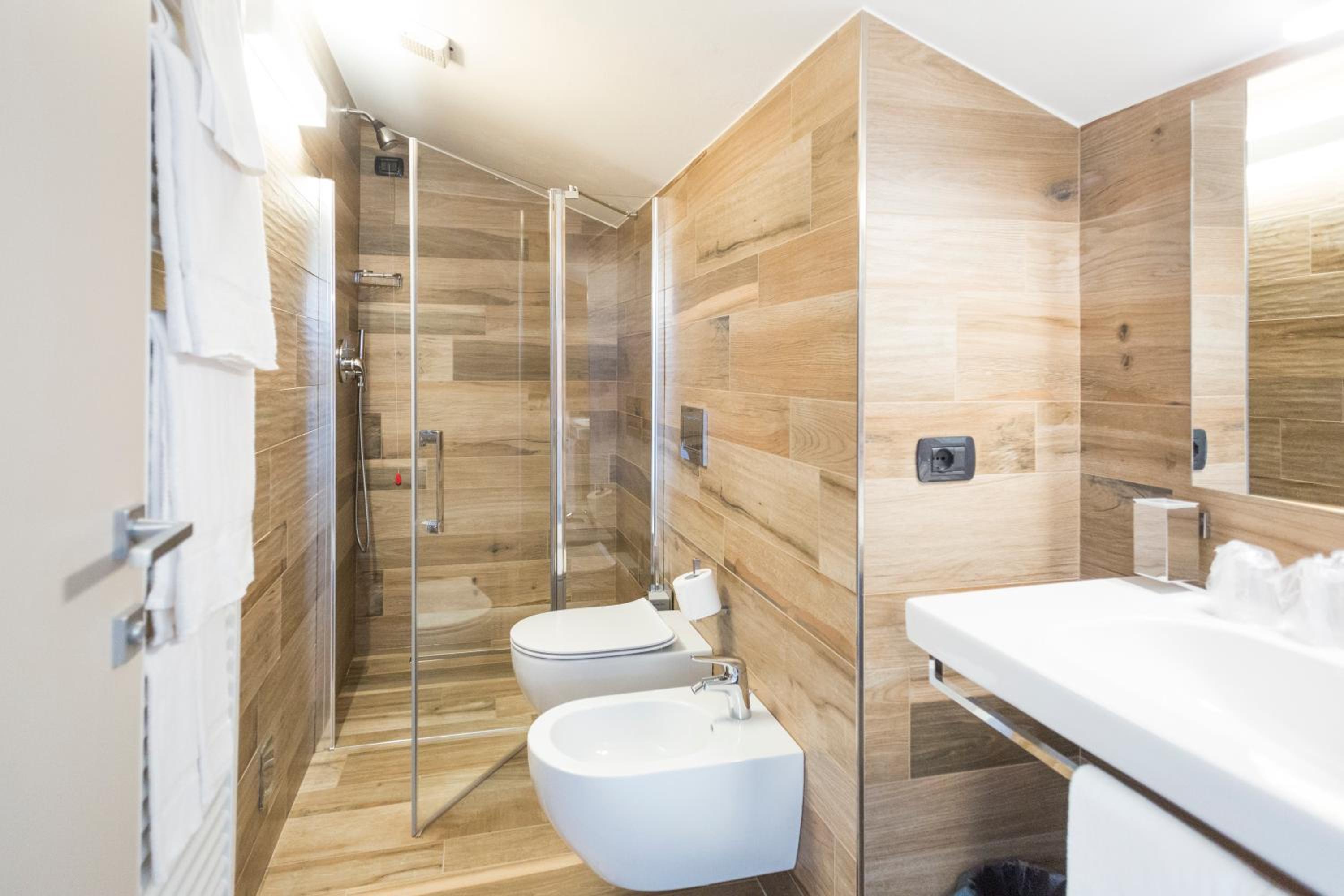 Double or Twin Room with Lake View photo 2