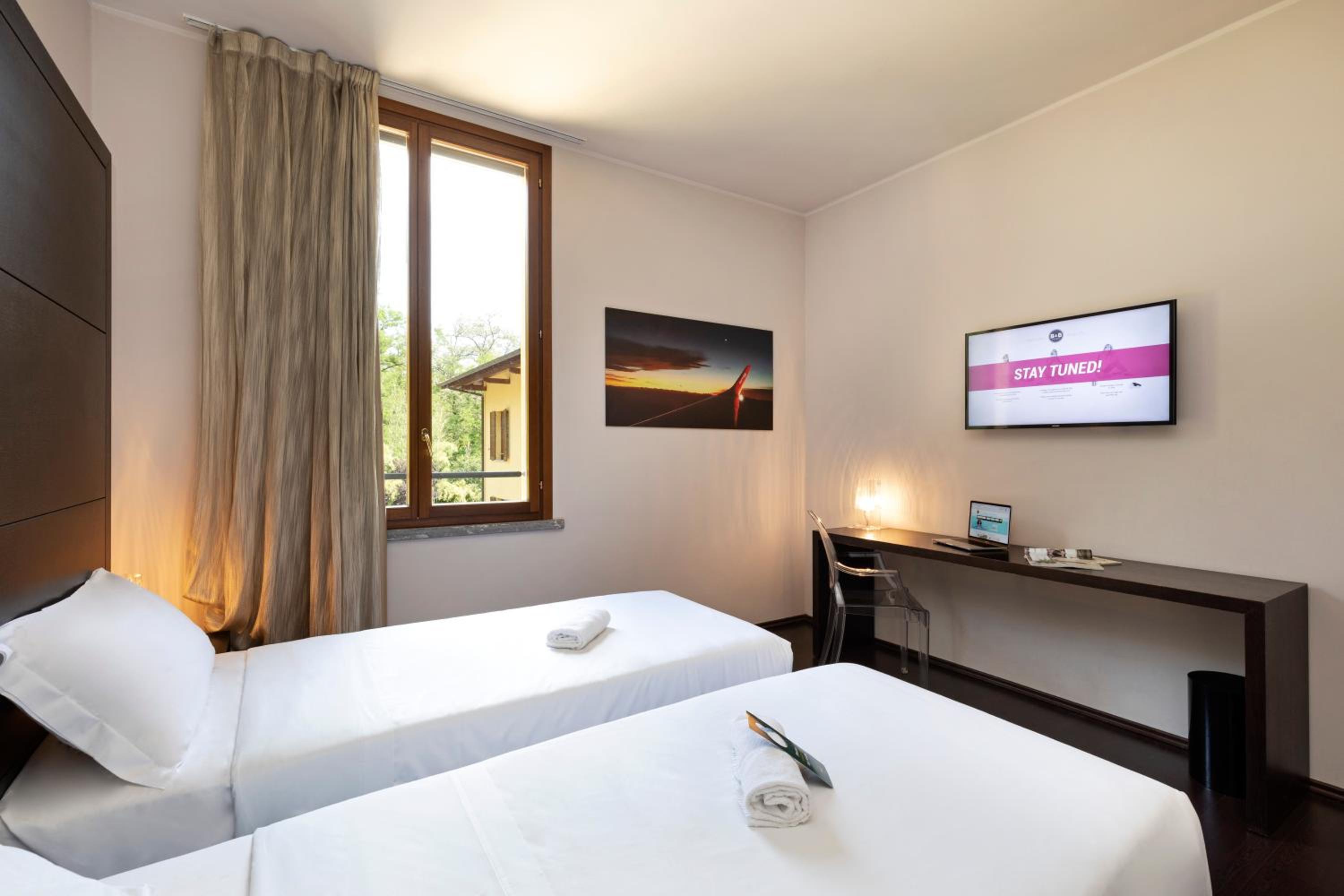 Twin Room - Photo 3