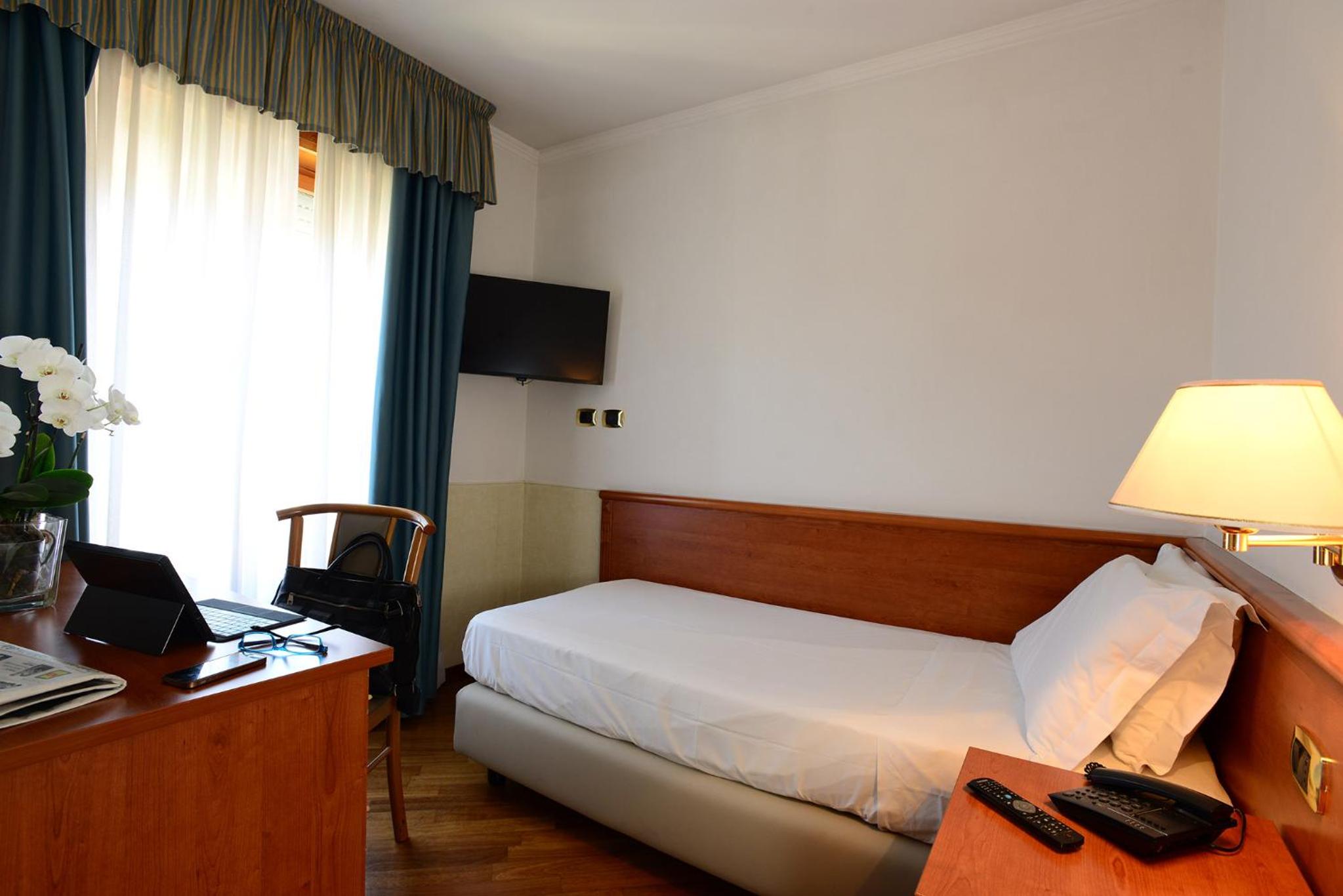 Single Room with Spa Access