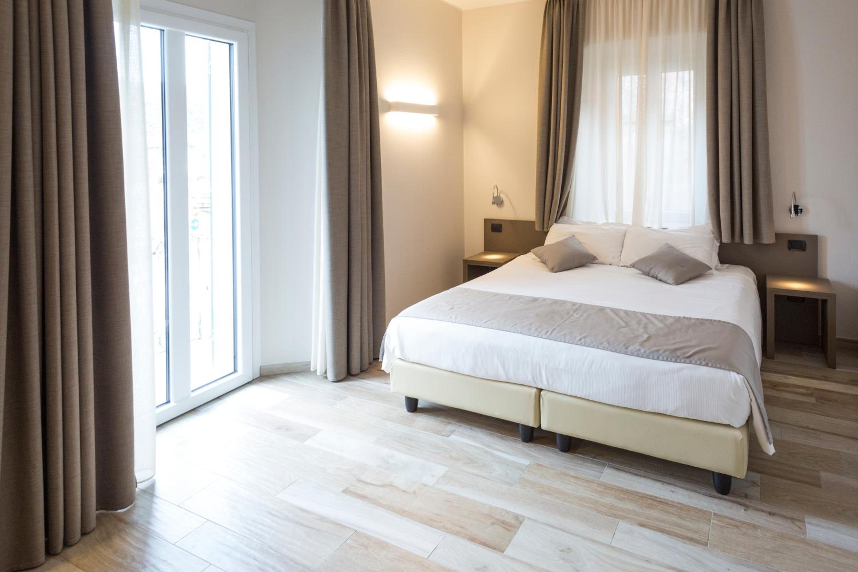Double or Twin Room - Photo 14