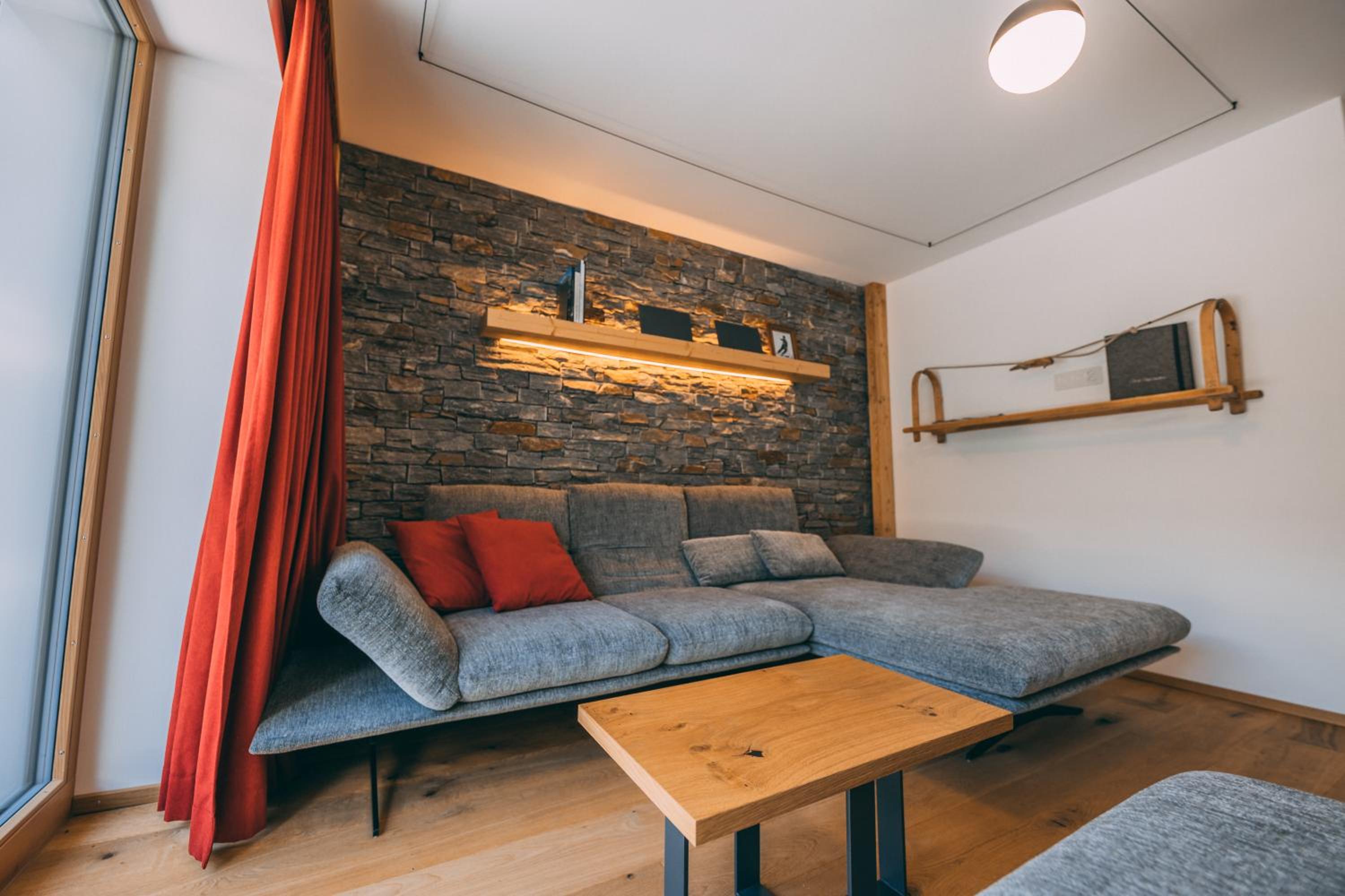 Apartment With Mountain View