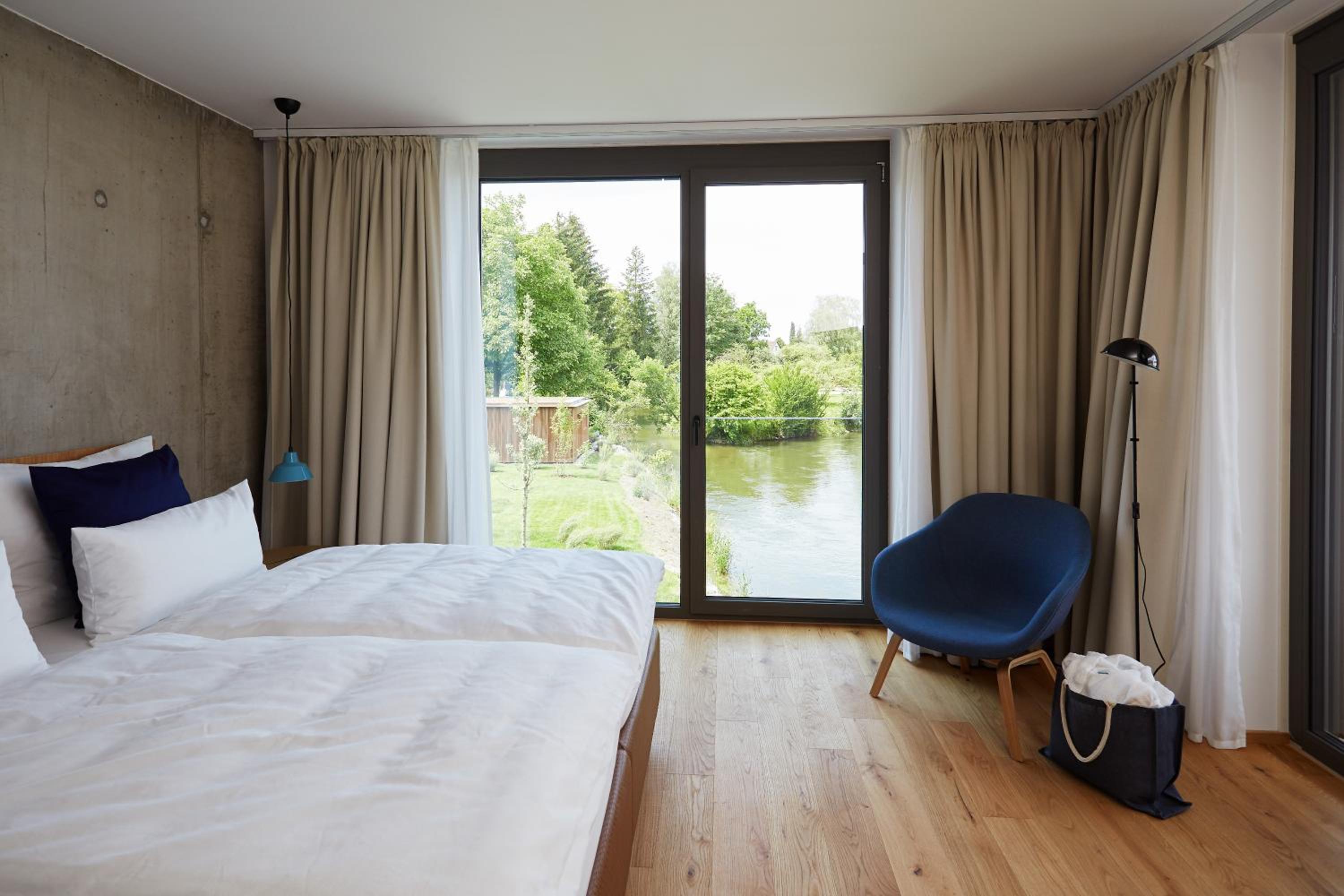 Superior Apartment "Am Ufer" with Loggia and river view