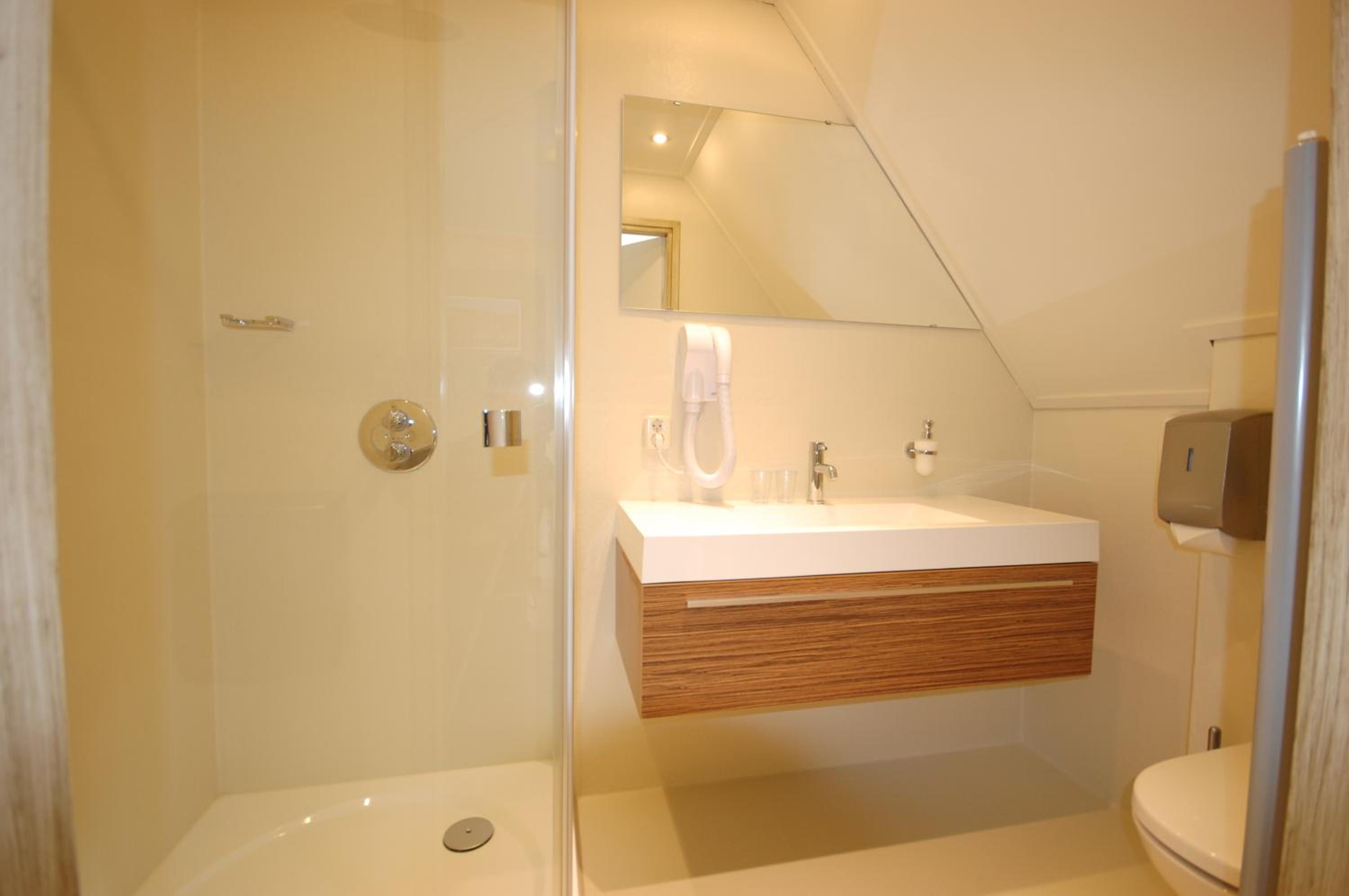Standard Single Room with Shower photo 2