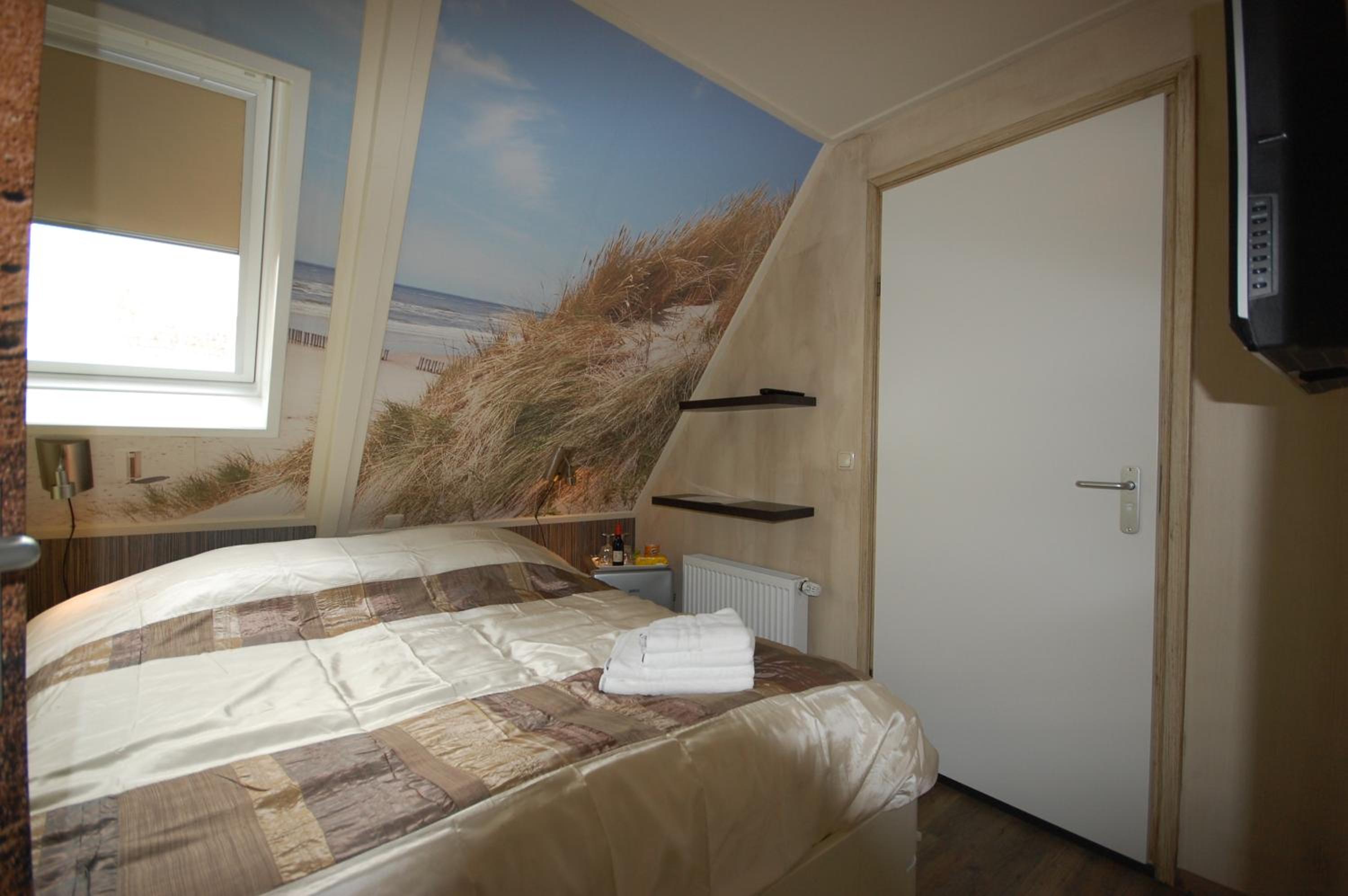 Standard Single Room with Shower photo 3