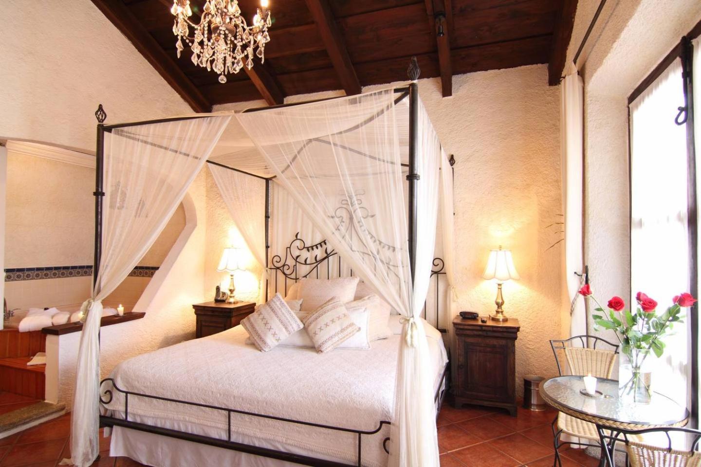 King Suite with Balcony photo 1