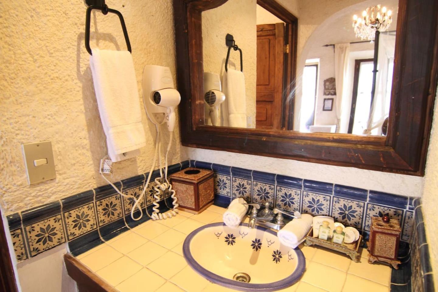 King Suite with Balcony photo 2