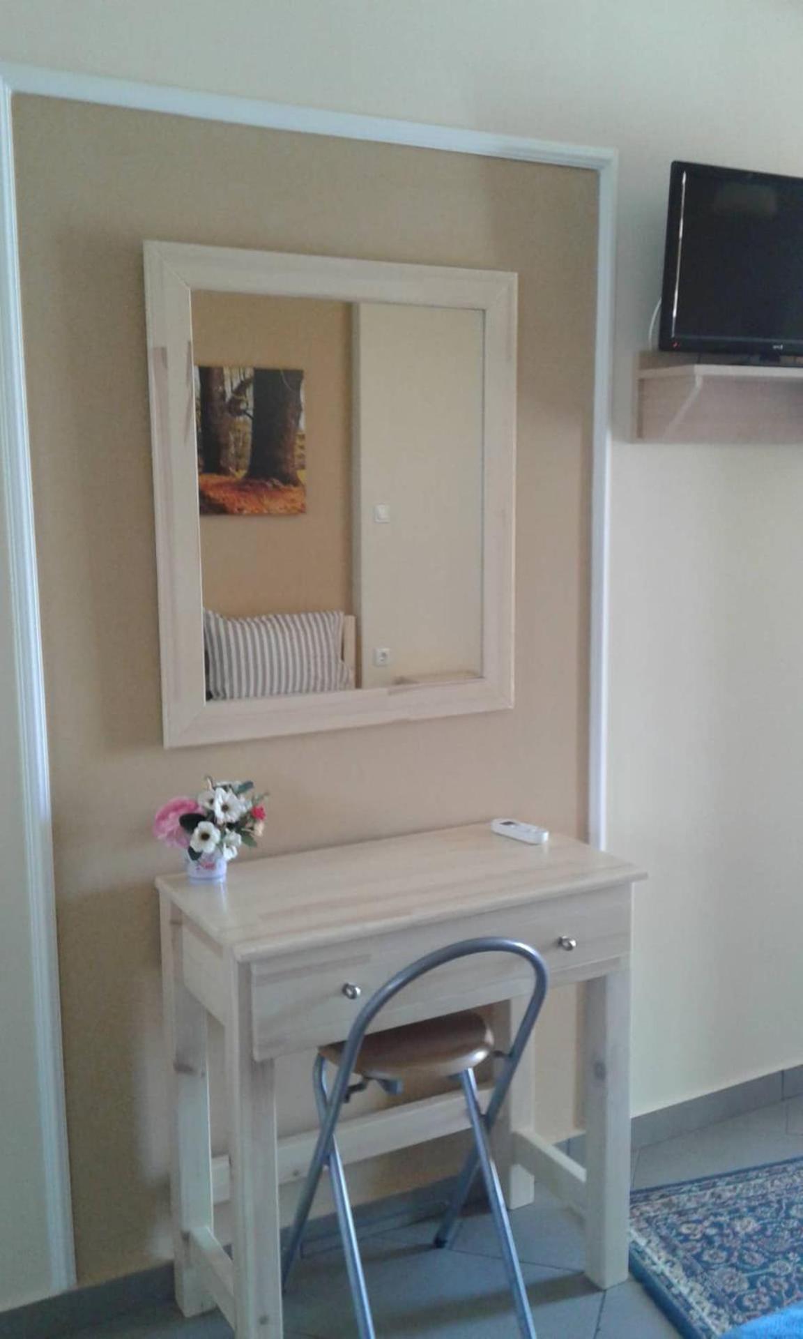 One-Bedroom House photo 2