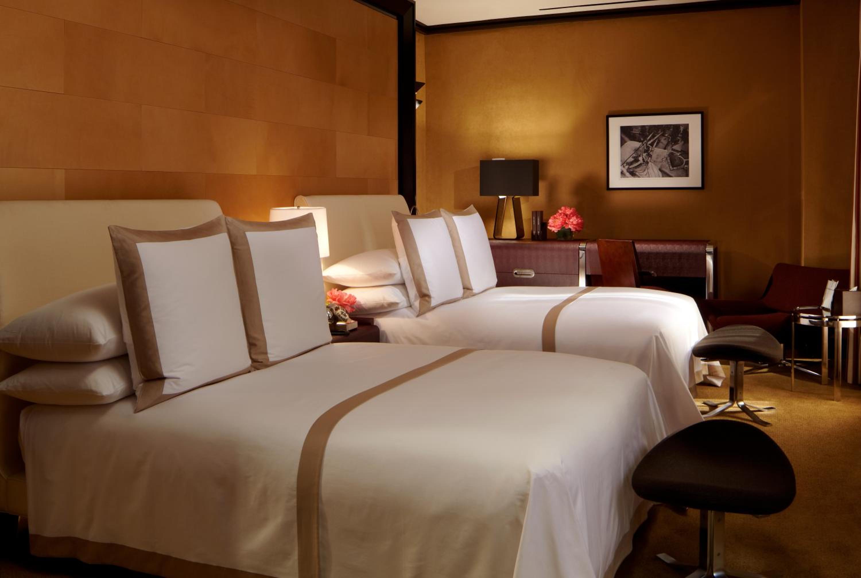 Deluxe Double Room with Two Double Beds thumbnail 5