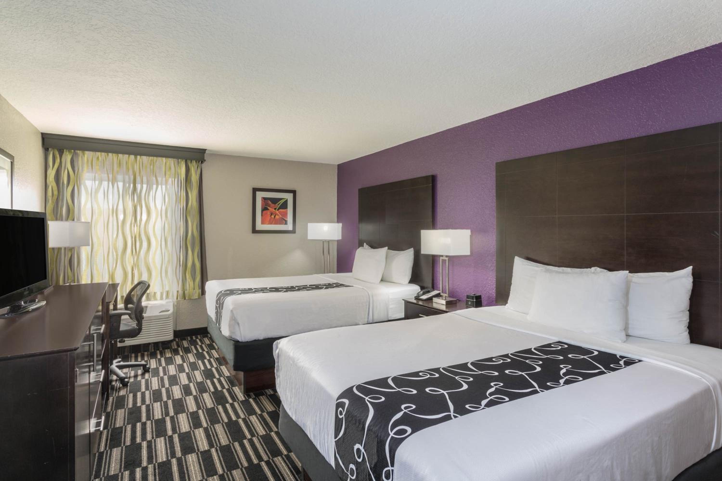 King Room with Roll-In Shower - Mobility/Hearing Accessible - Non-Smoking