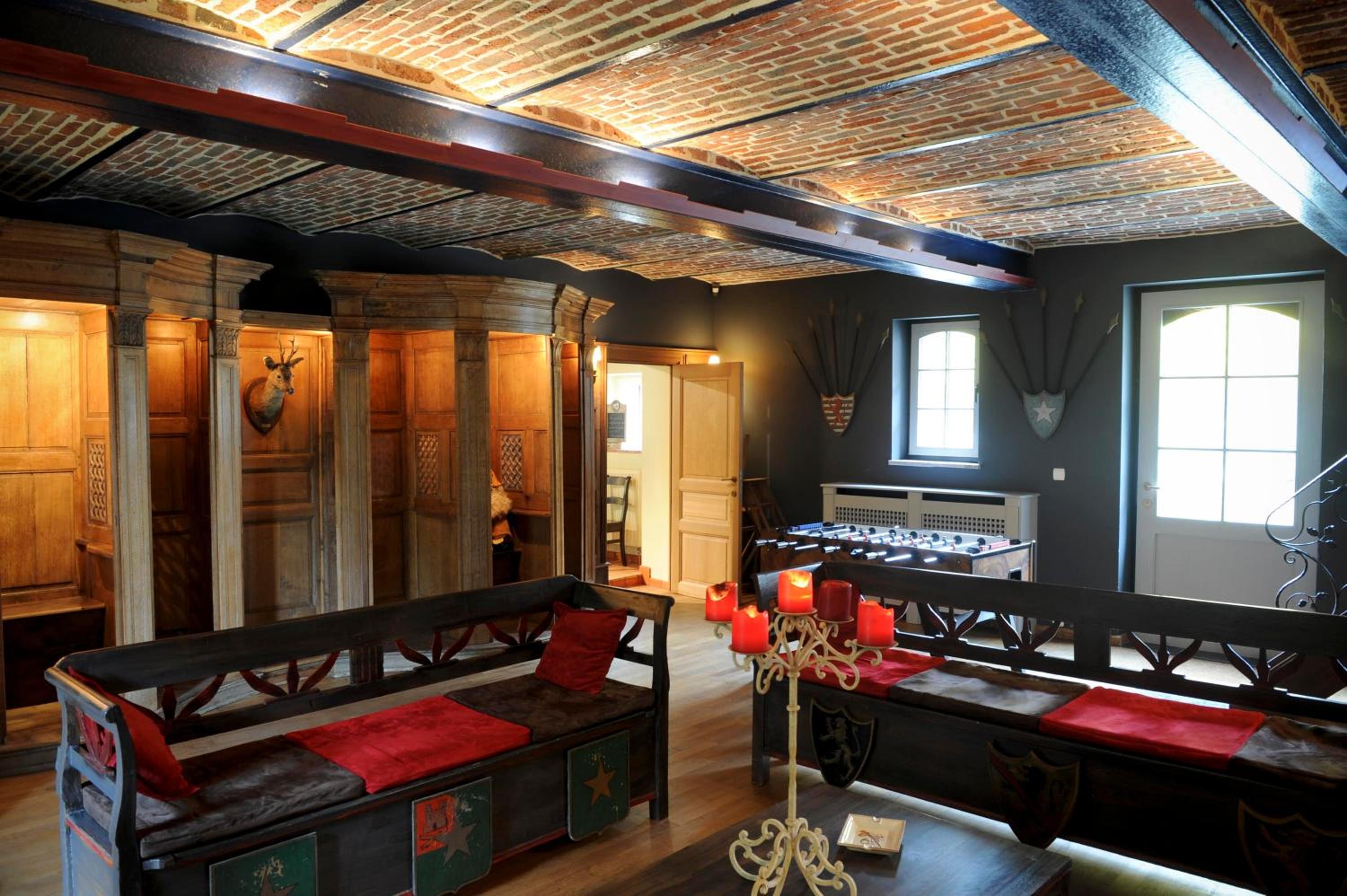 Five-Bedroom House photo 1