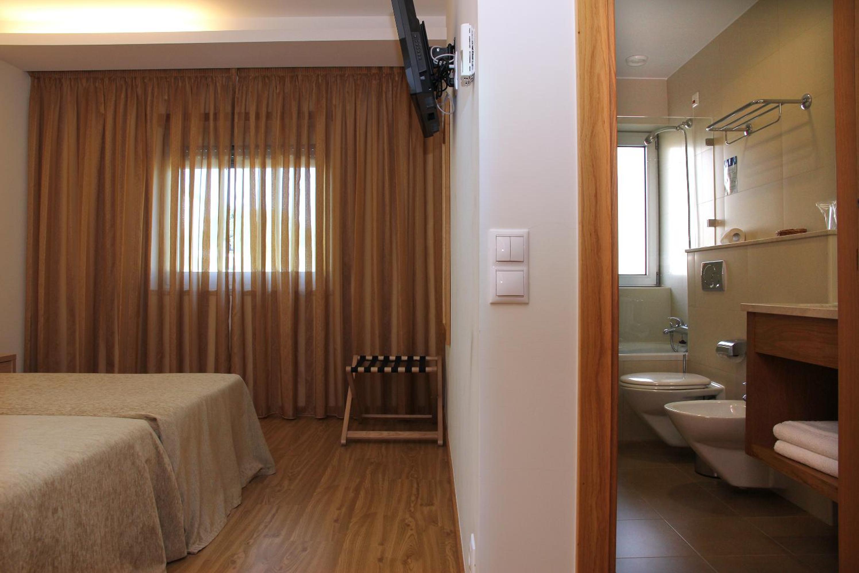 Double or Twin Room - Photo 3