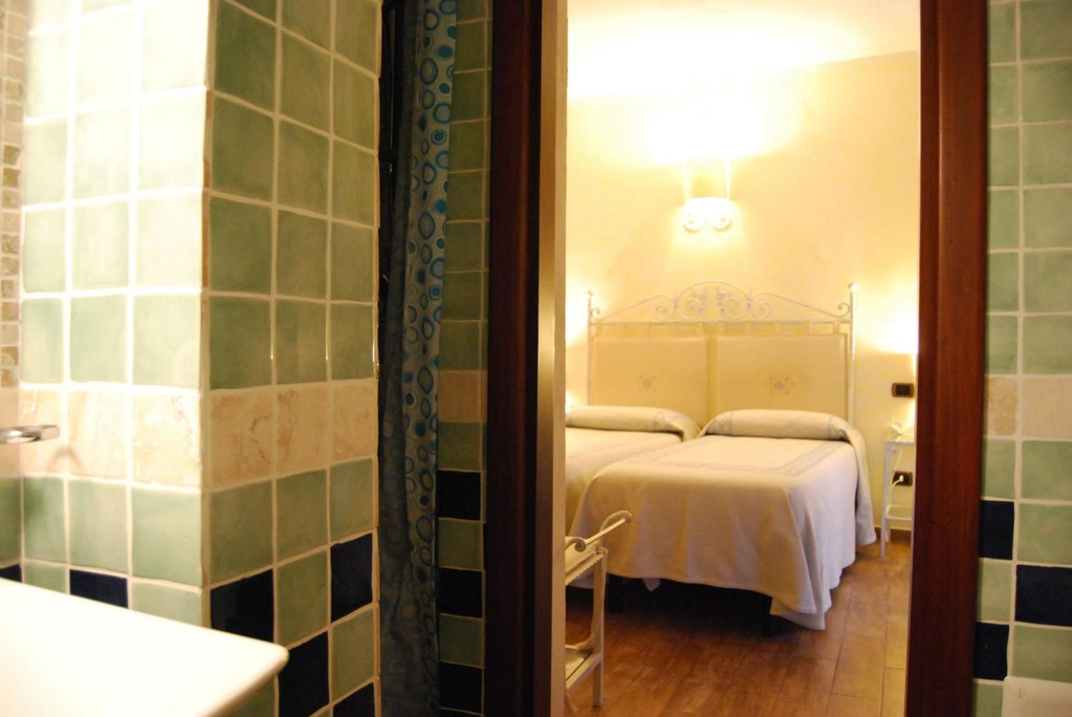 Deluxe Double or Twin Room photo 3