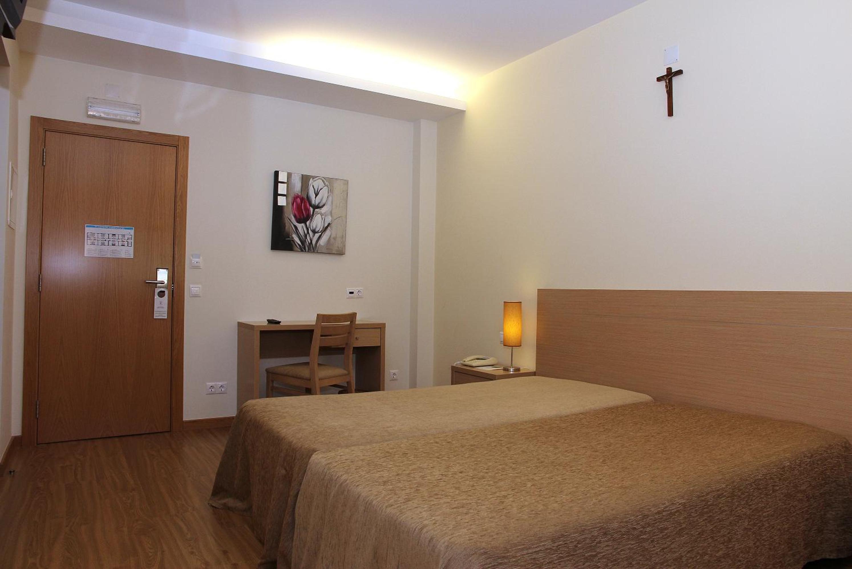 Double or Twin Room - Photo 2
