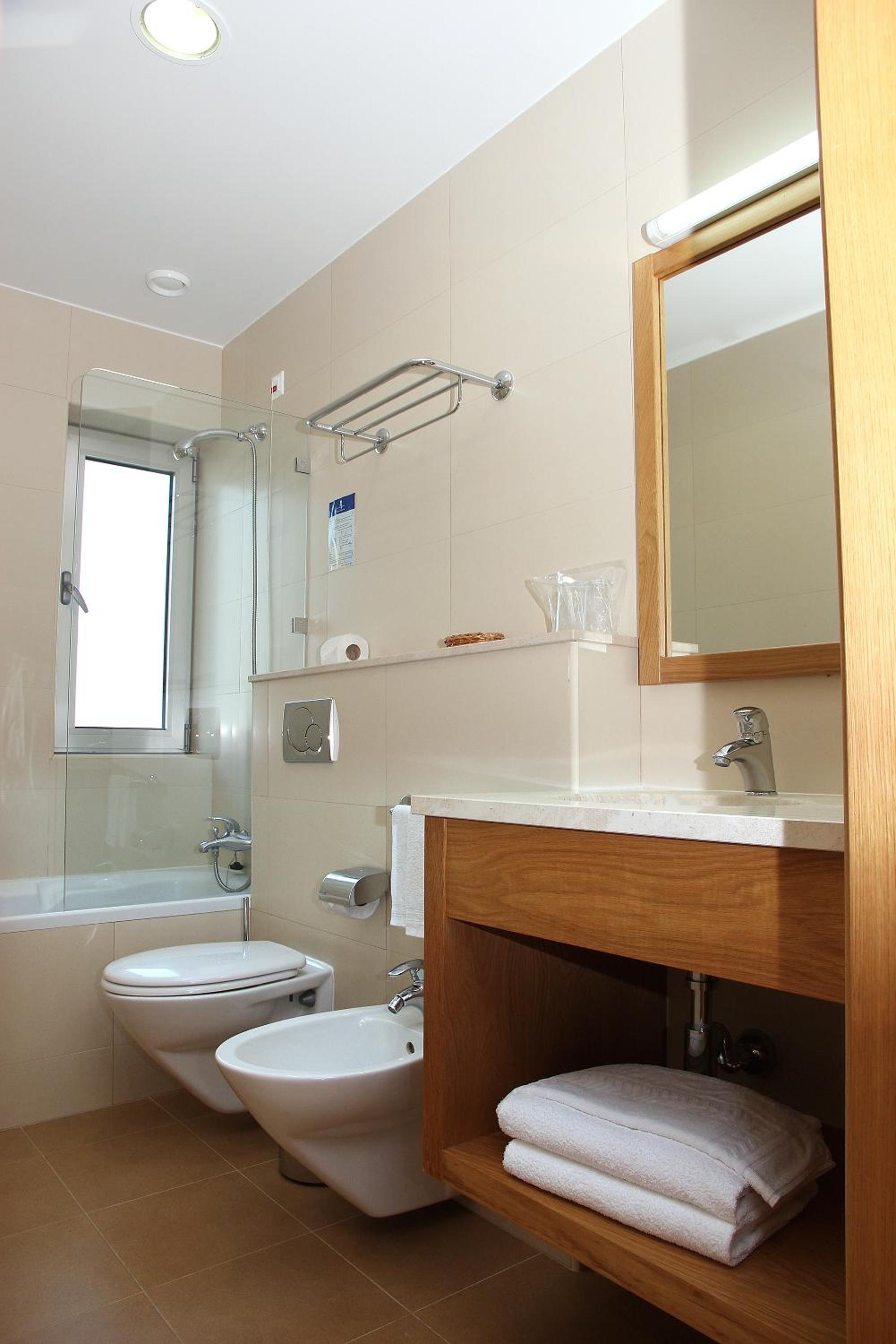 Double or Twin Room - Photo 5