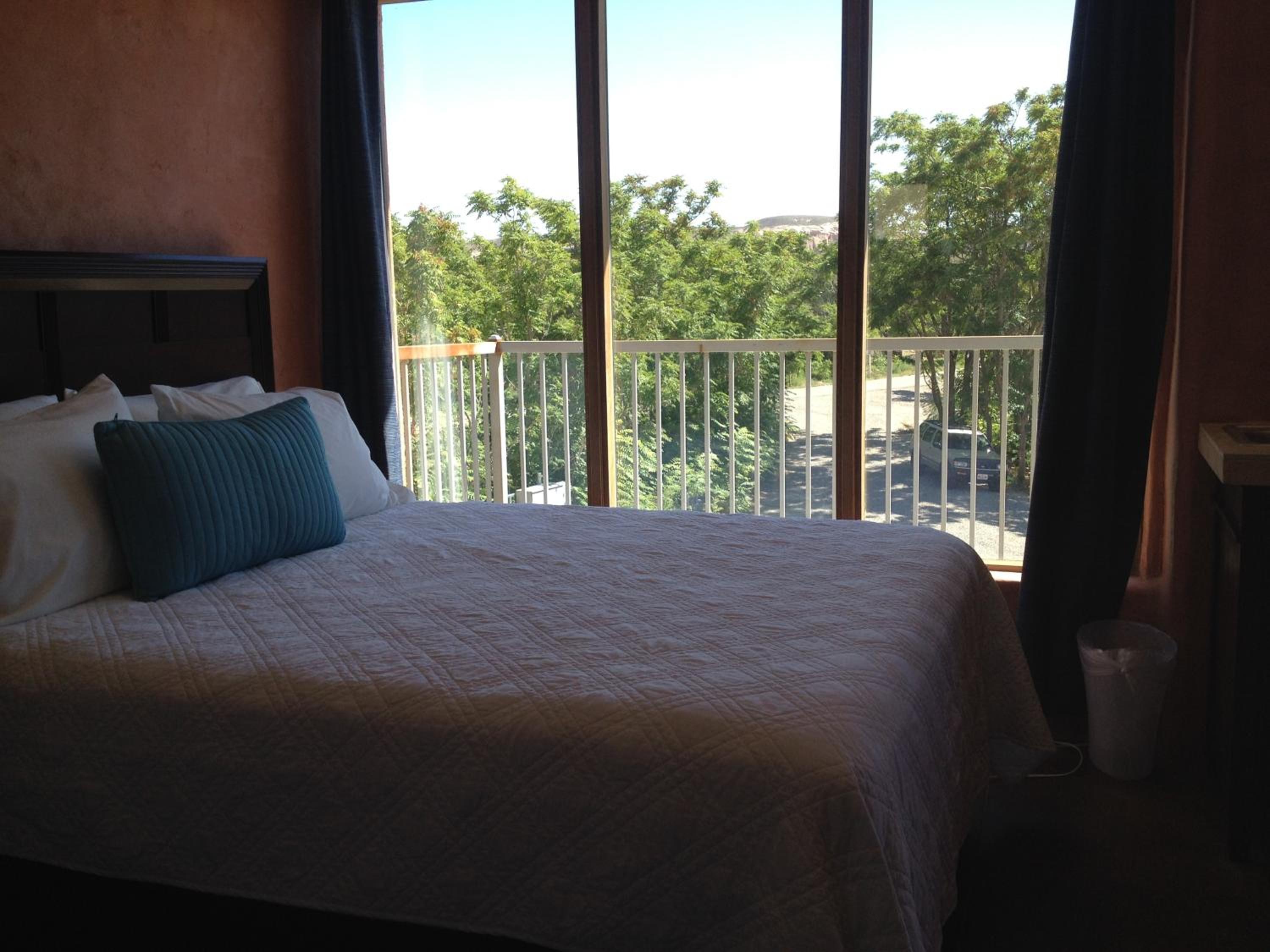 Queen Room with Two Queen Beds photo 2