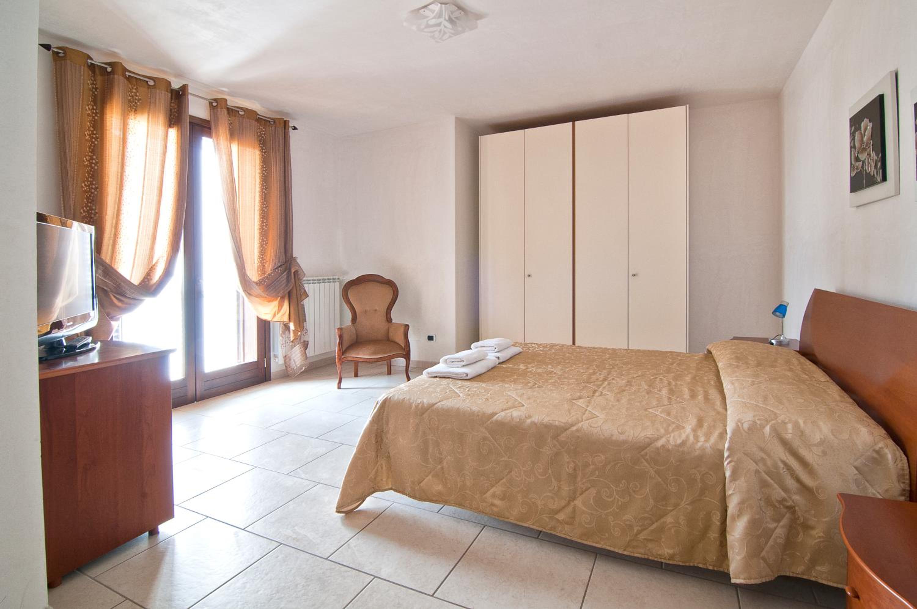 Quadruple Room with Private Bathroom photo 1