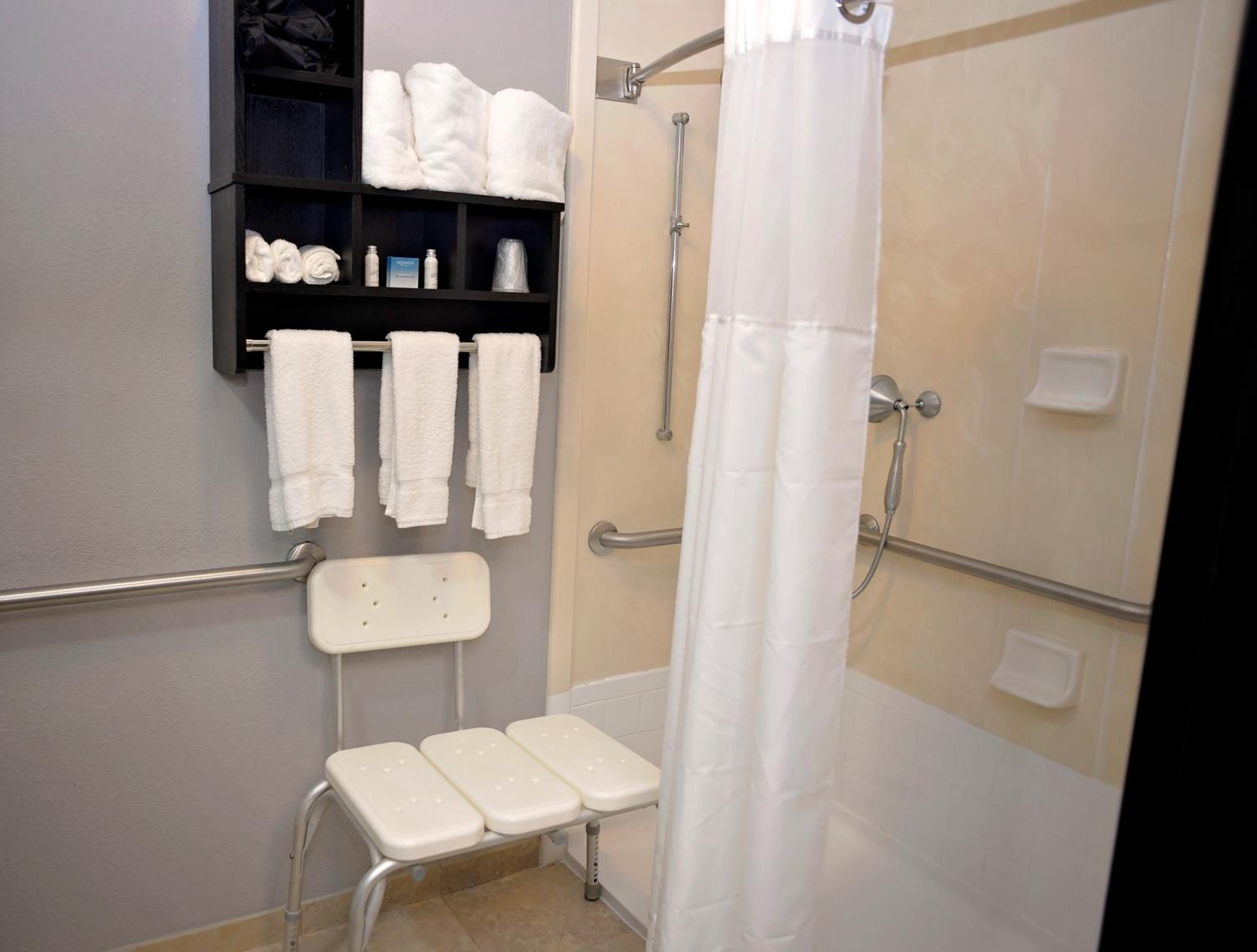 Queen Room with Two Queen Beds with Roll-In Shower - Disability Access/Non-Smoking photo 2