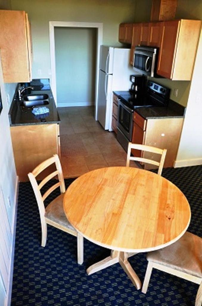 Two-Bedroom Apartment - Photo 2