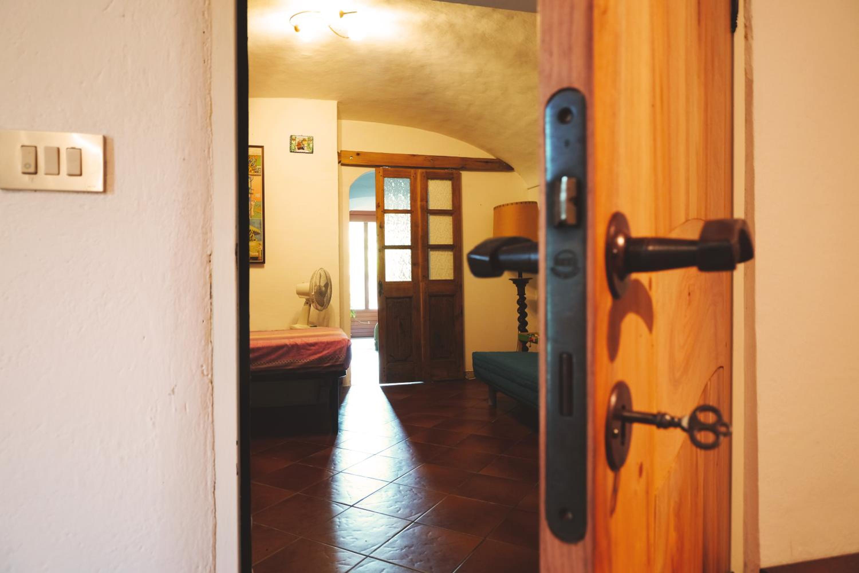 Family Room with Private Bathroom - Photo 2