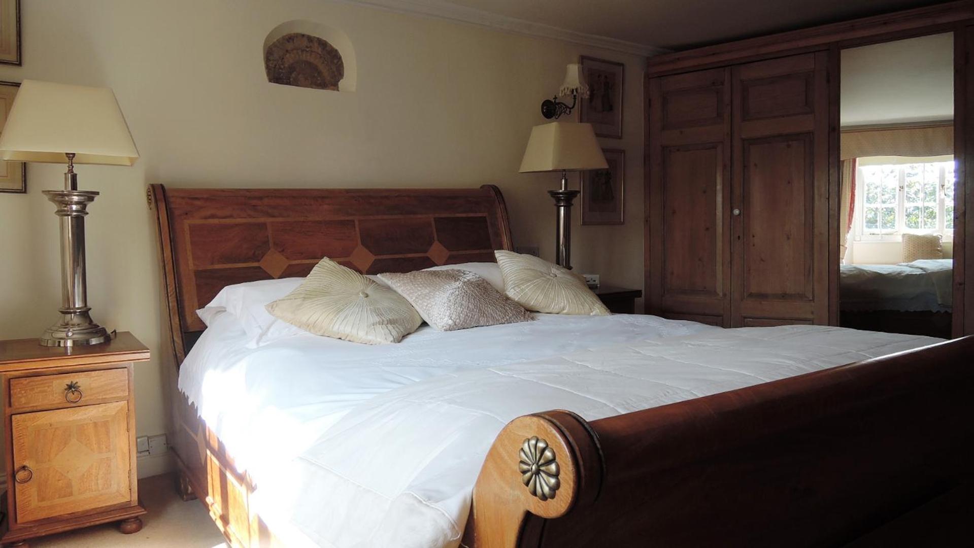Superior King Suite - Photo 9