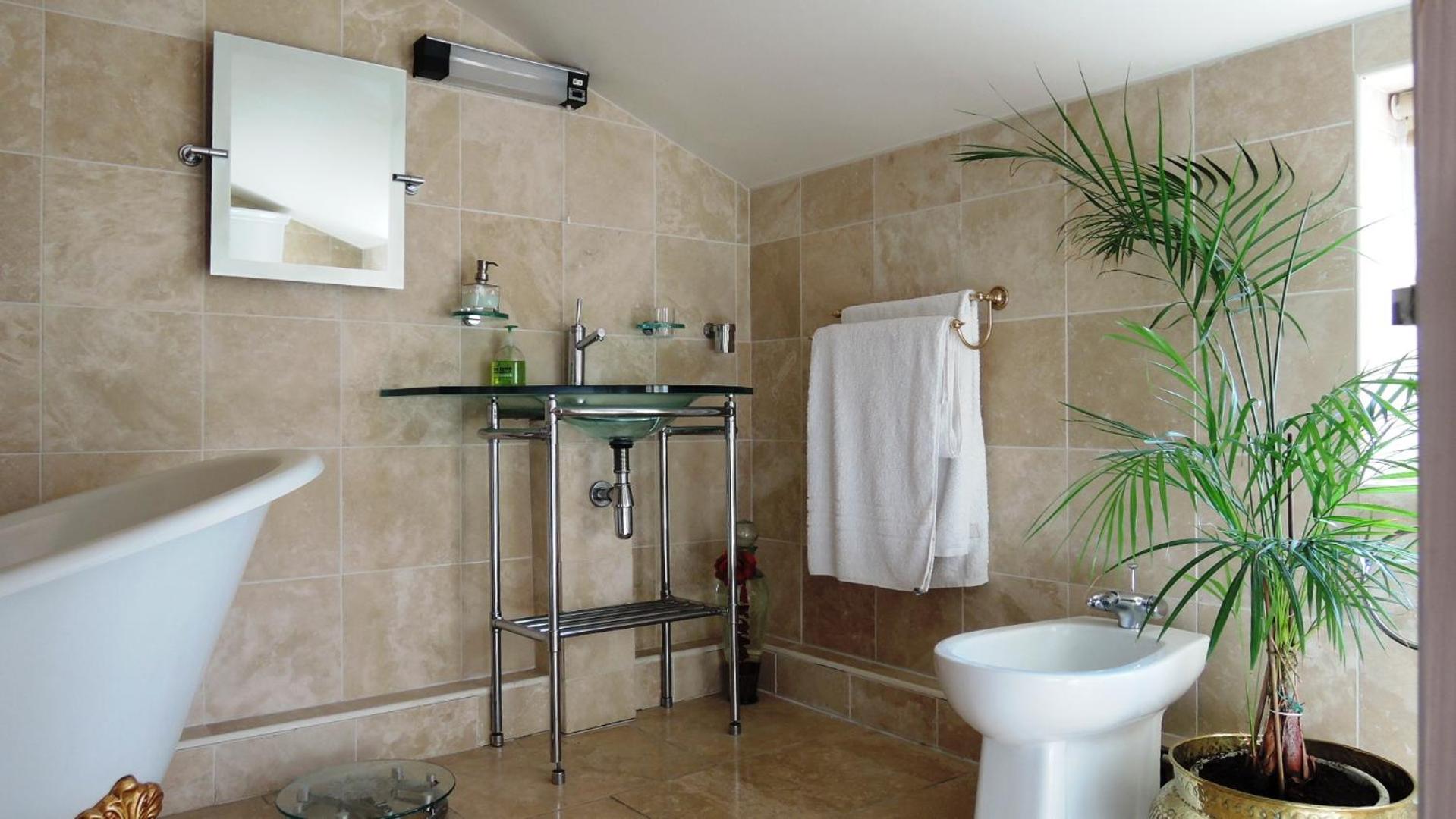 Superior King Suite - Photo 7