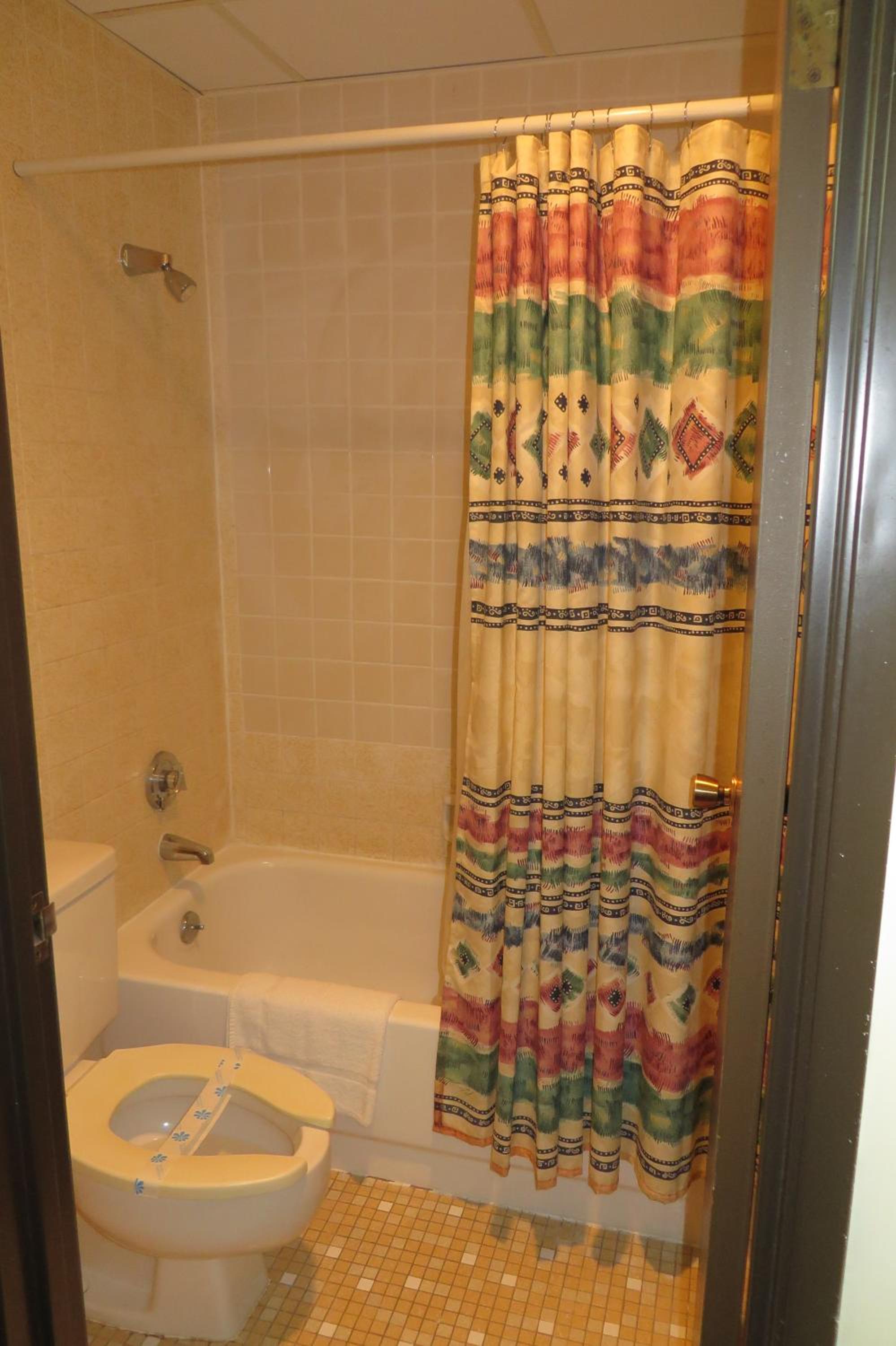Queen Room with Two Queen Beds - Photo 6