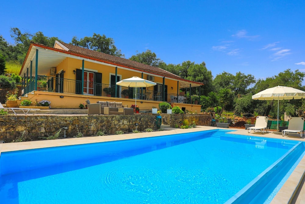 Villa photo 1